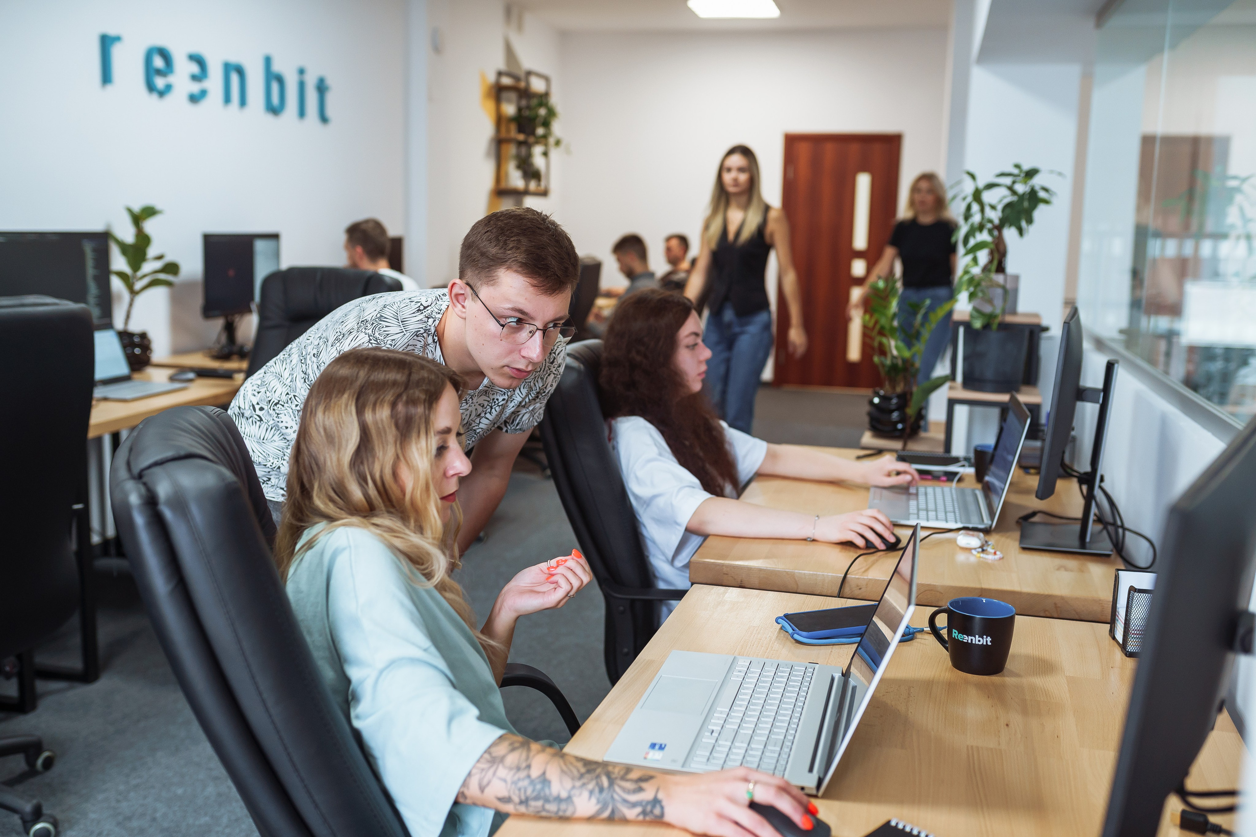 Фотосесія для іт-компанії, фотосесія команди, фото в офісі компанії. Тарас Бовт. Фотограф Львів. Портрети та репортаж з подій