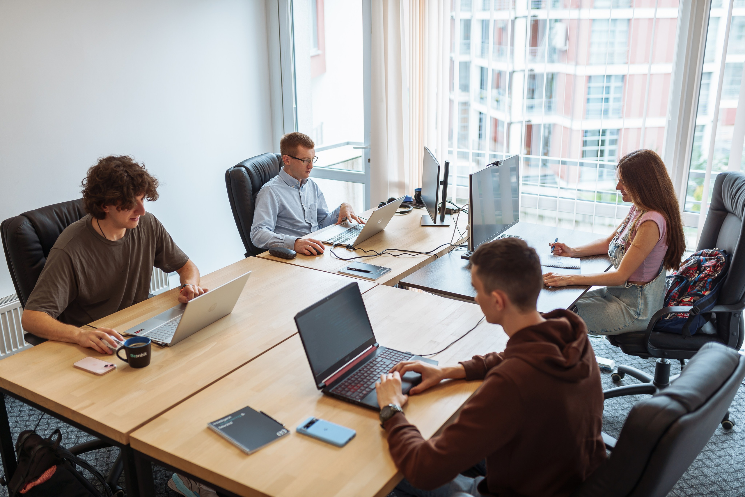 Фотосесія для іт-компанії, фотосесія команди, фото в офісі компанії. Тарас Бовт. Фотограф Львів. Портрети та репортаж з подій