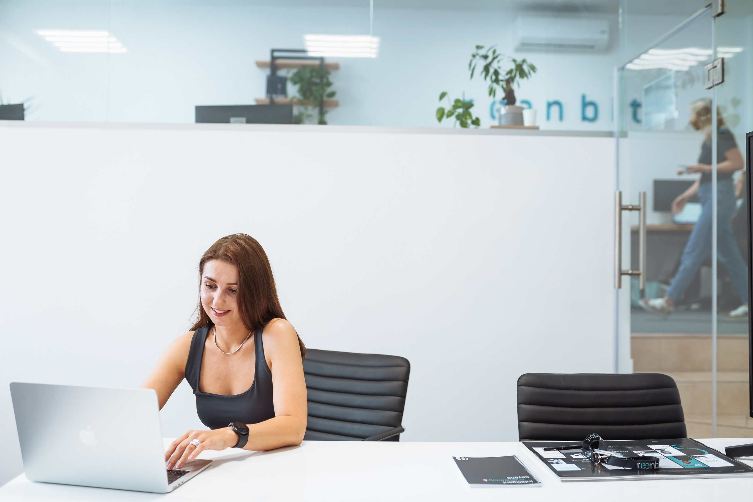 Фотосесія для іт-компанії, фотосесія команди, фото в офісі компанії. Тарас Бовт. Фотограф Львів. Портрети та репортаж з подій