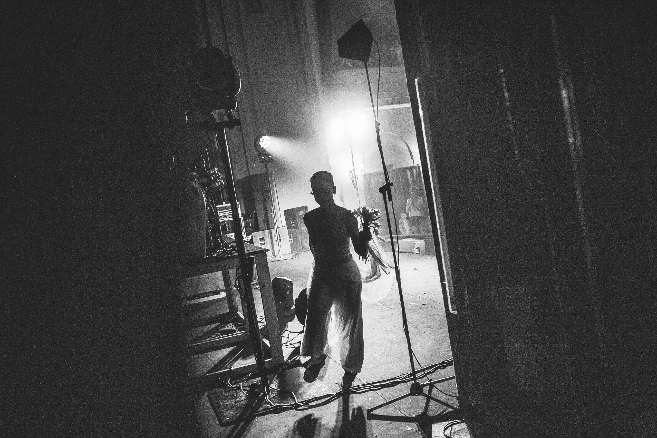 Фоторепортаж з концерту гурту Dakh Daughters. Тарас Бовт. Фотограф Львів. Портрети та репортаж з подій