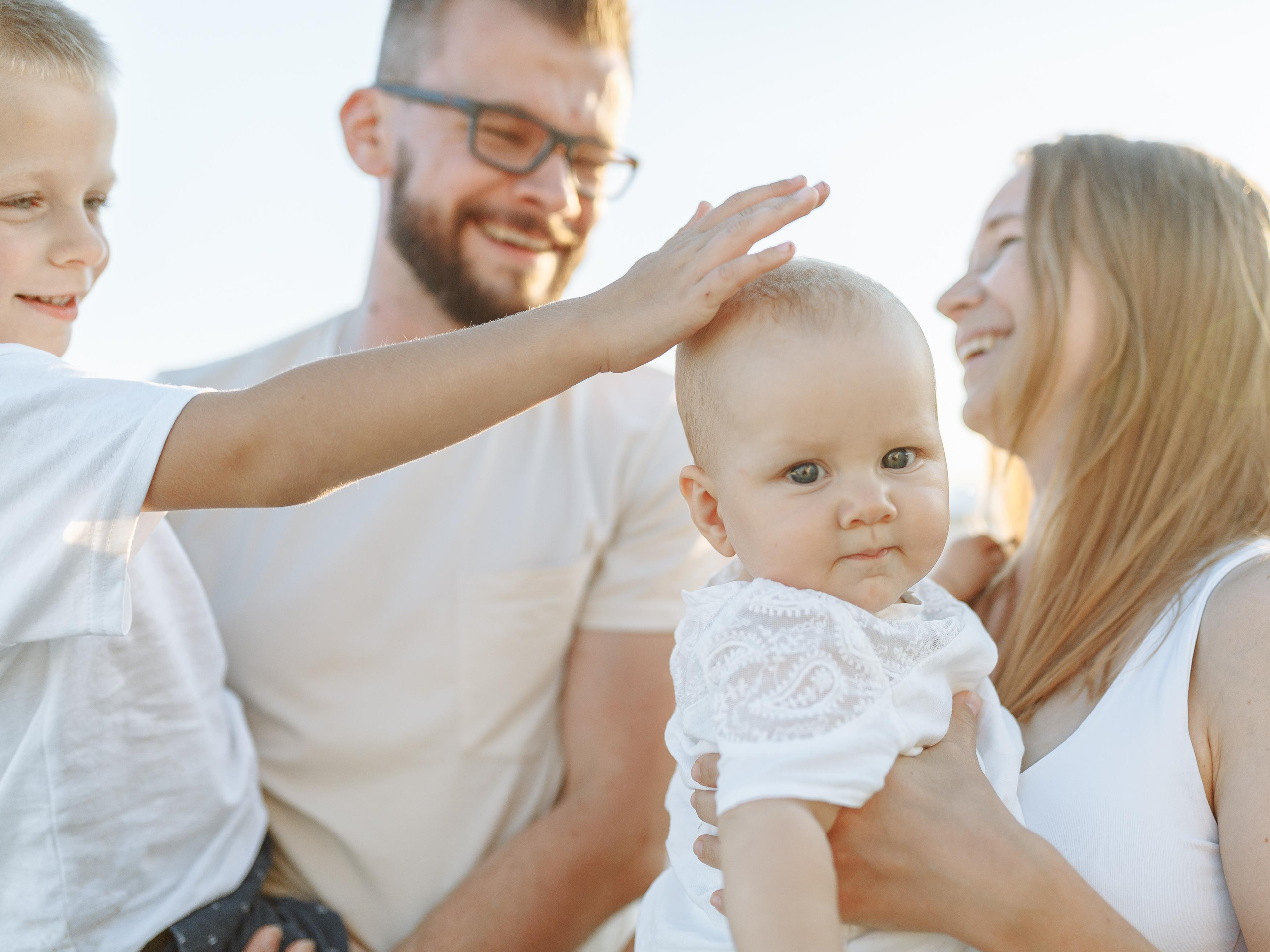 сімейна зйомка львів, сімейний фотограф львів, сімейні фото, фотограф на дому, зйомка новонародженних, зйомка немовлят