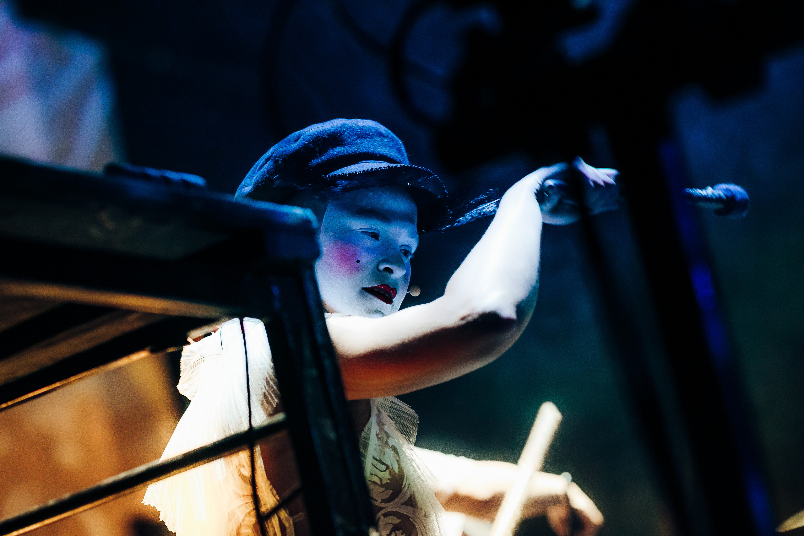 Фоторепортаж з концерту гурту Dakh Daughters. Тарас Бовт. Фотограф Львів. Портрети та репортаж з подій