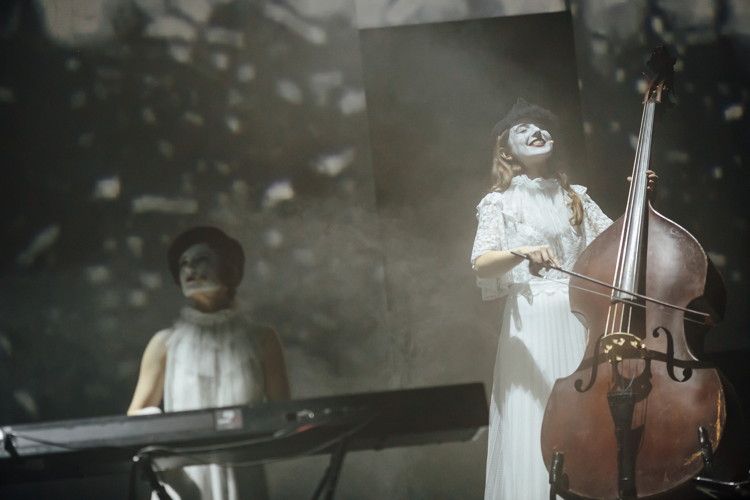 Фоторепортаж з концерту гурту Dakh Daughters. Тарас Бовт. Фотограф Львів. Портрети та репортаж з подій