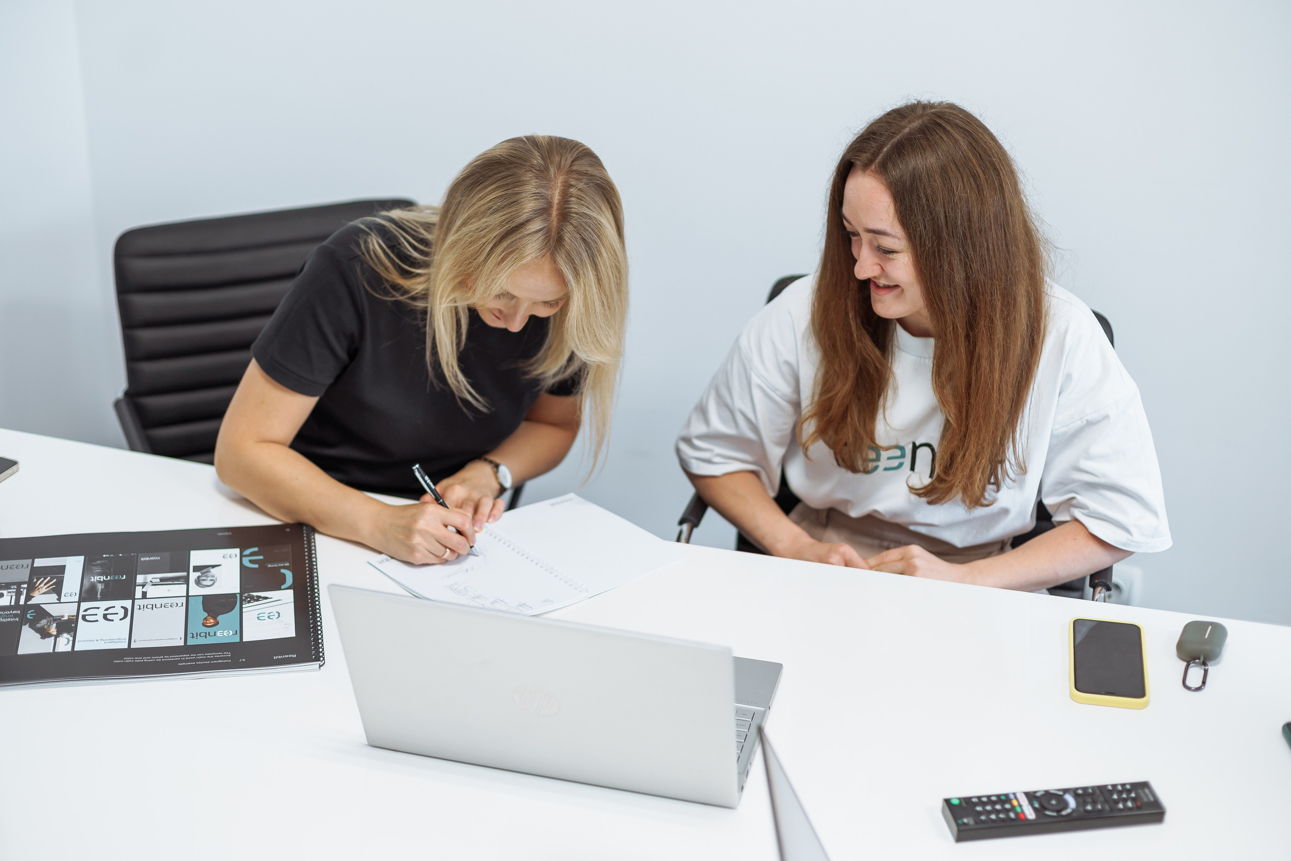 Фотосесія для іт-компанії, фотосесія команди, фото в офісі компанії. Тарас Бовт. Фотограф Львів. Портрети та репортаж з подій