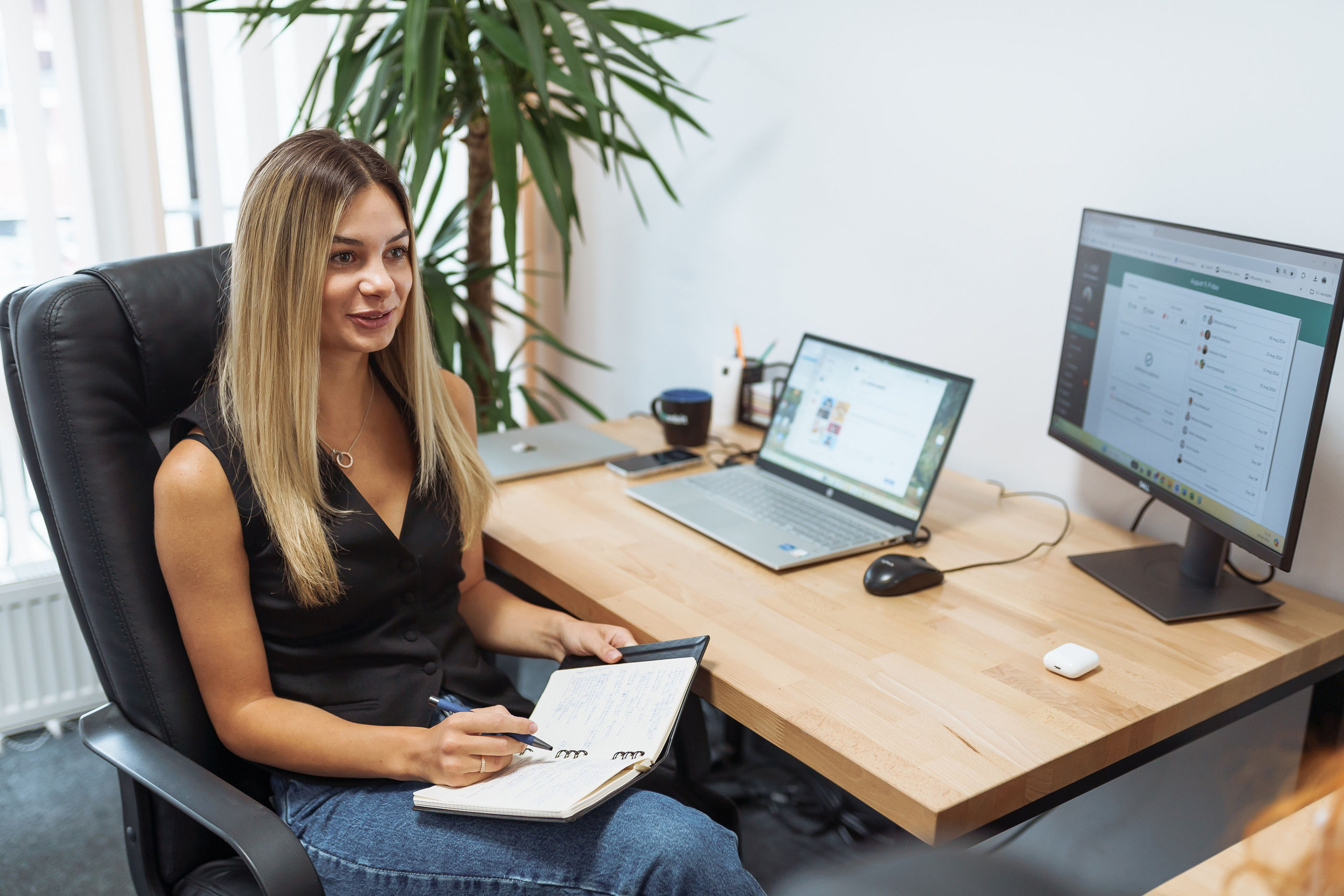 Фотосесія для іт-компанії, фотосесія команди, фото в офісі компанії. Тарас Бовт. Фотограф Львів. Портрети та репортаж з подій