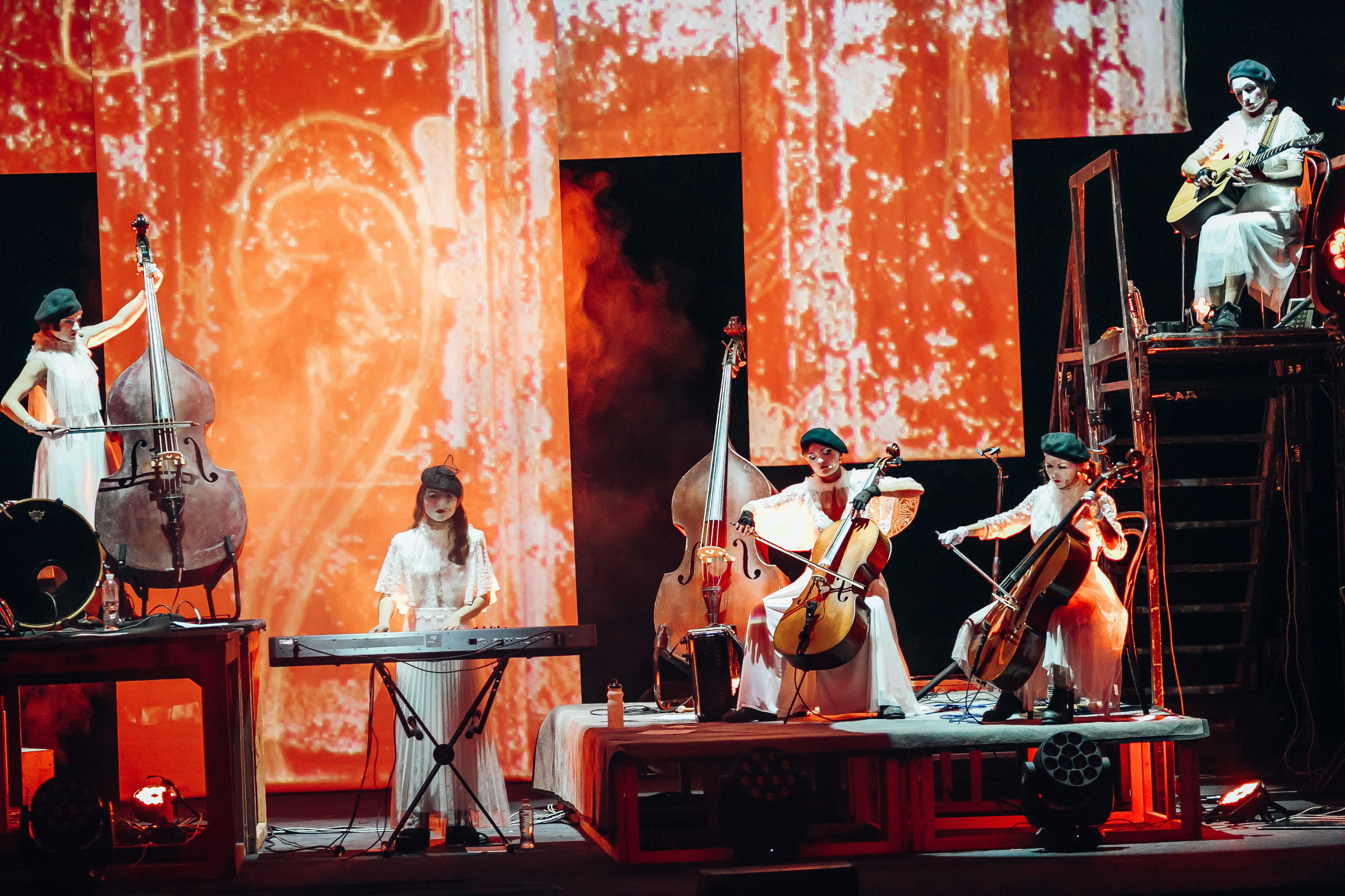 Фоторепортаж з концерту гурту Dakh Daughters. Тарас Бовт. Фотограф Львів. Портрети та репортаж з подій