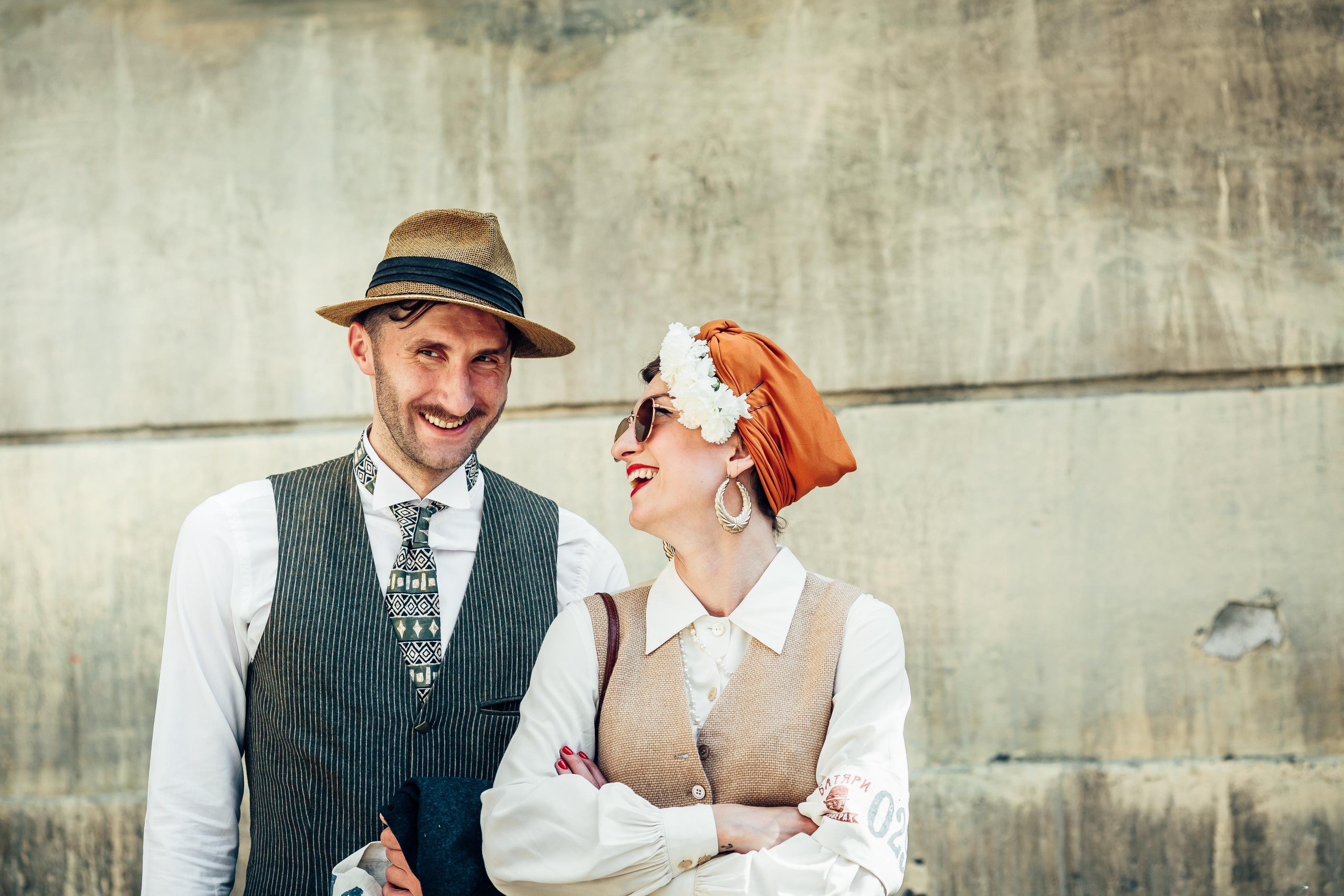 Шац батяр і шац кобіта тали до знимки