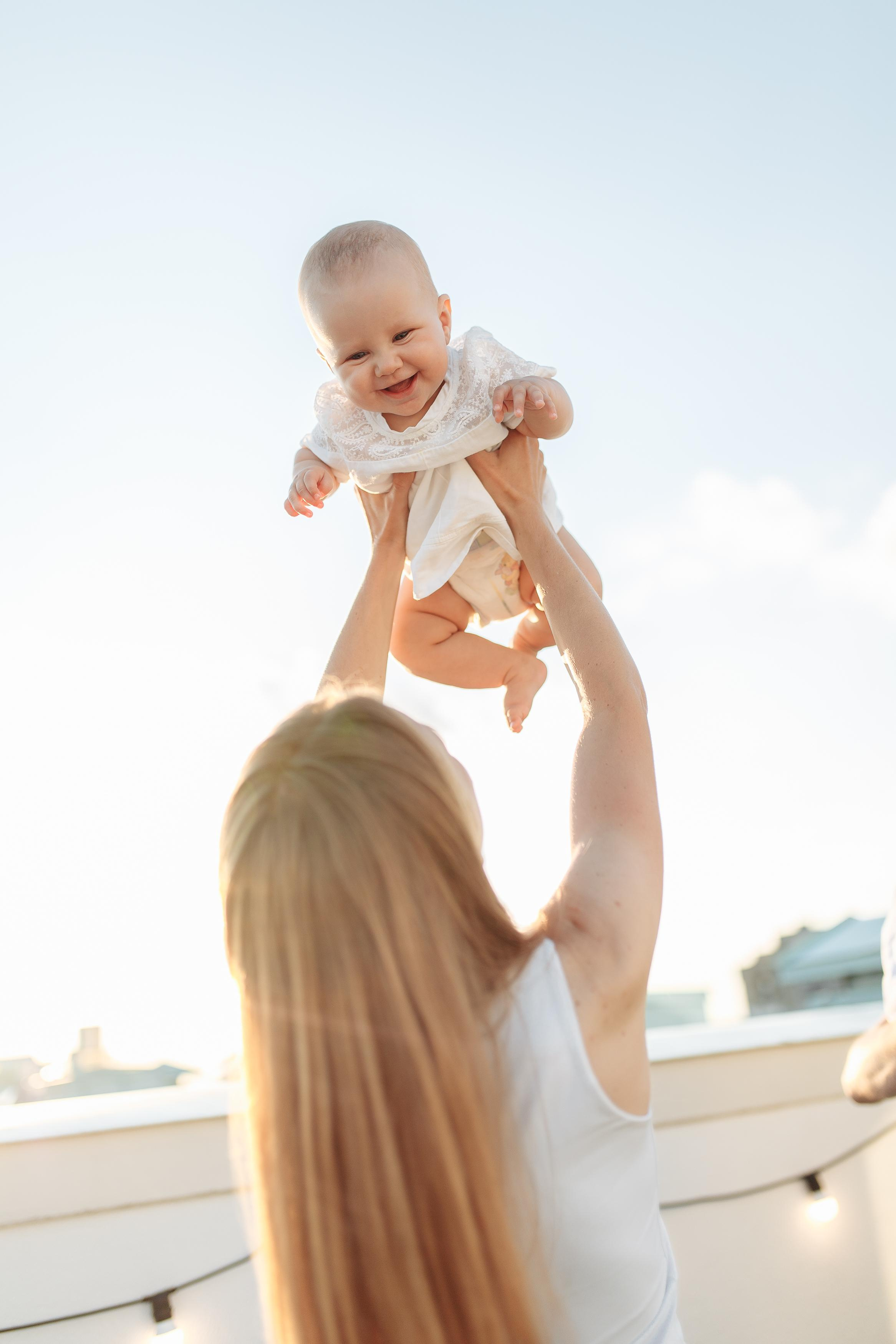 сімейна зйомка львів, сімейний фотограф львів, сімейні фото, фотограф на дому, зйомка новонародженних, зйомка немовлят