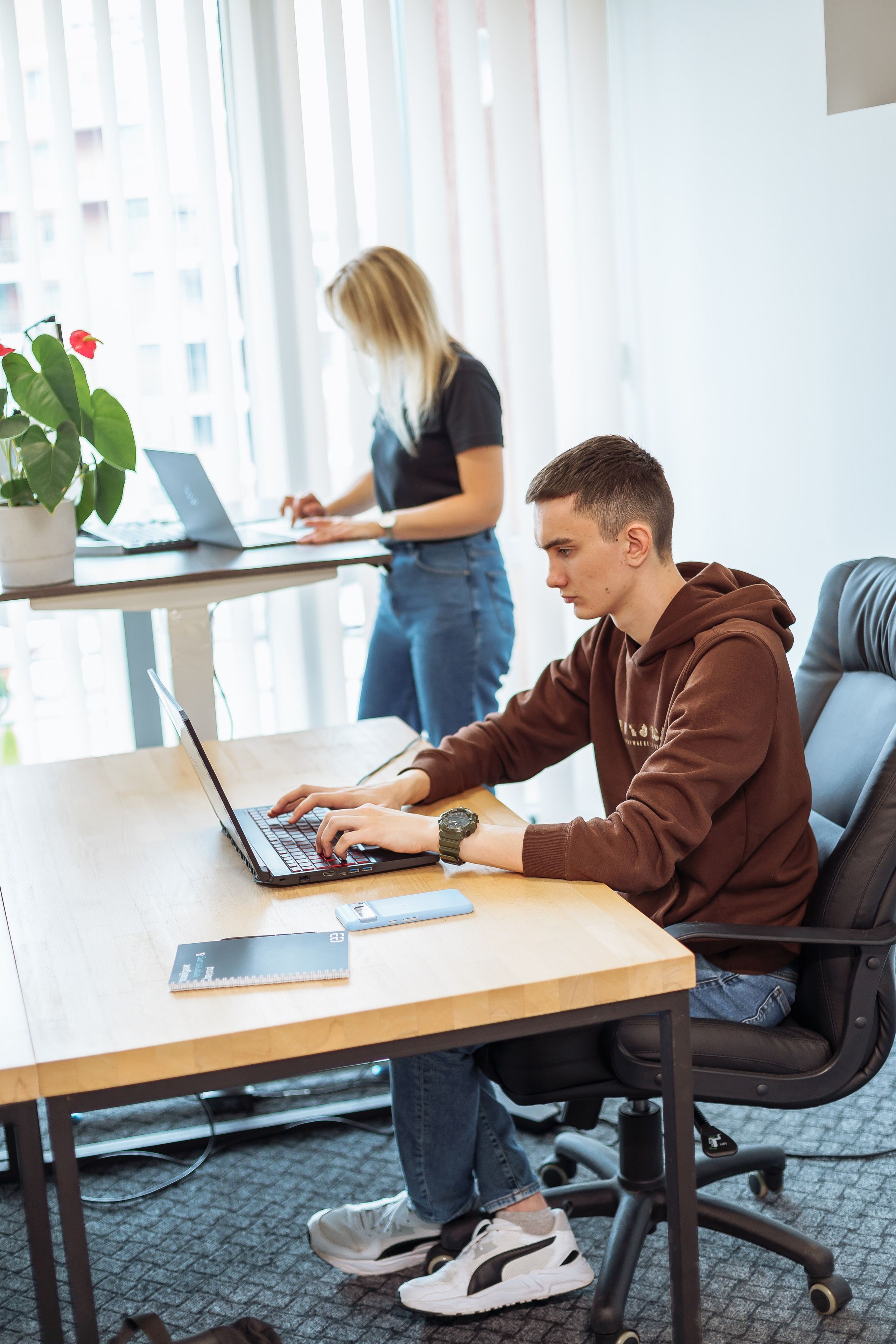 Фотосесія для іт-компанії, фотосесія команди, фото в офісі компанії. Тарас Бовт. Фотограф Львів. Портрети та репортаж з подій