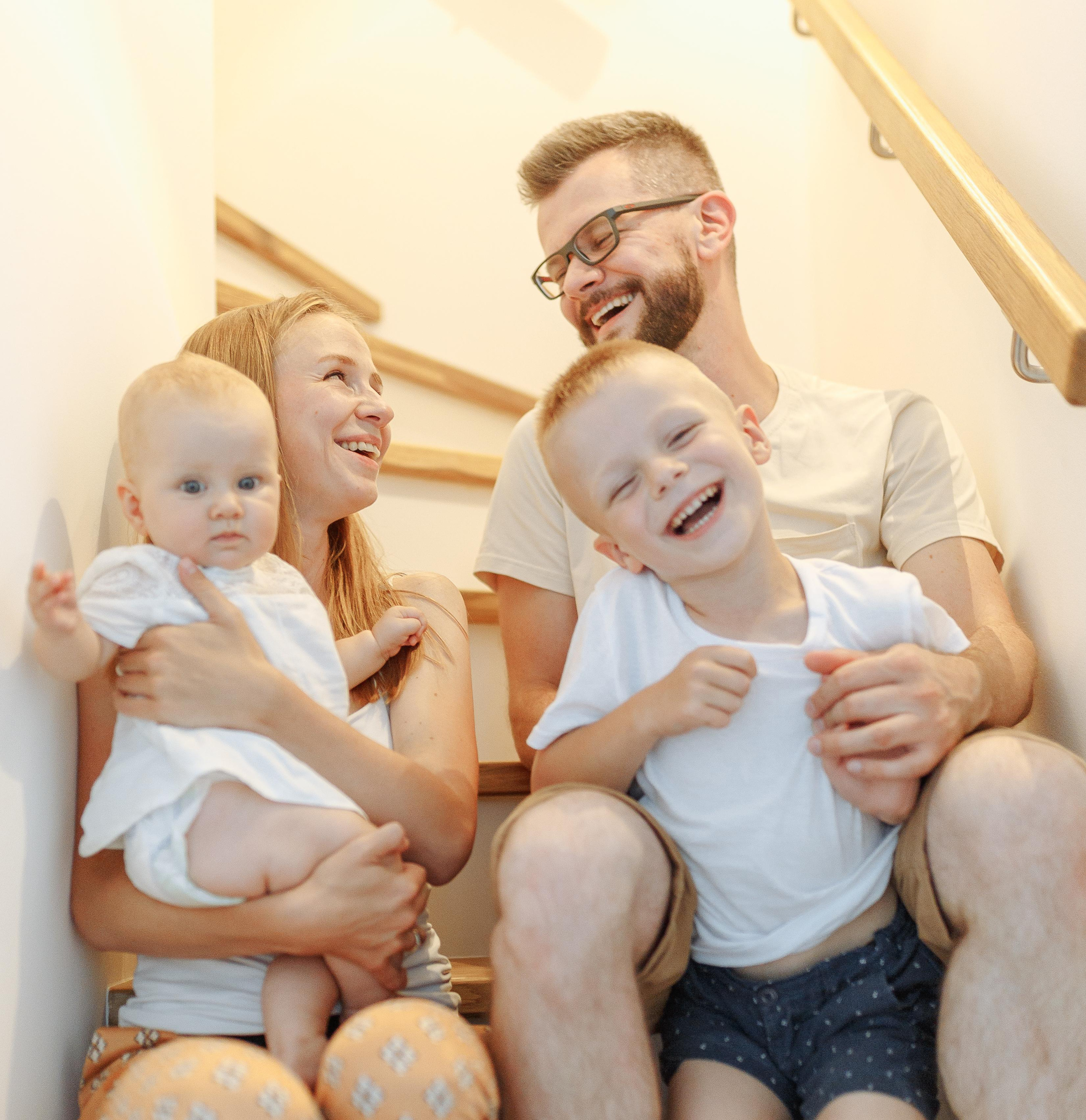 сімейна зйомка львів, сімейний фотограф львів, сімейні фото, фотограф на дому, зйомка новонародженних, зйомка немовлят, тато і син