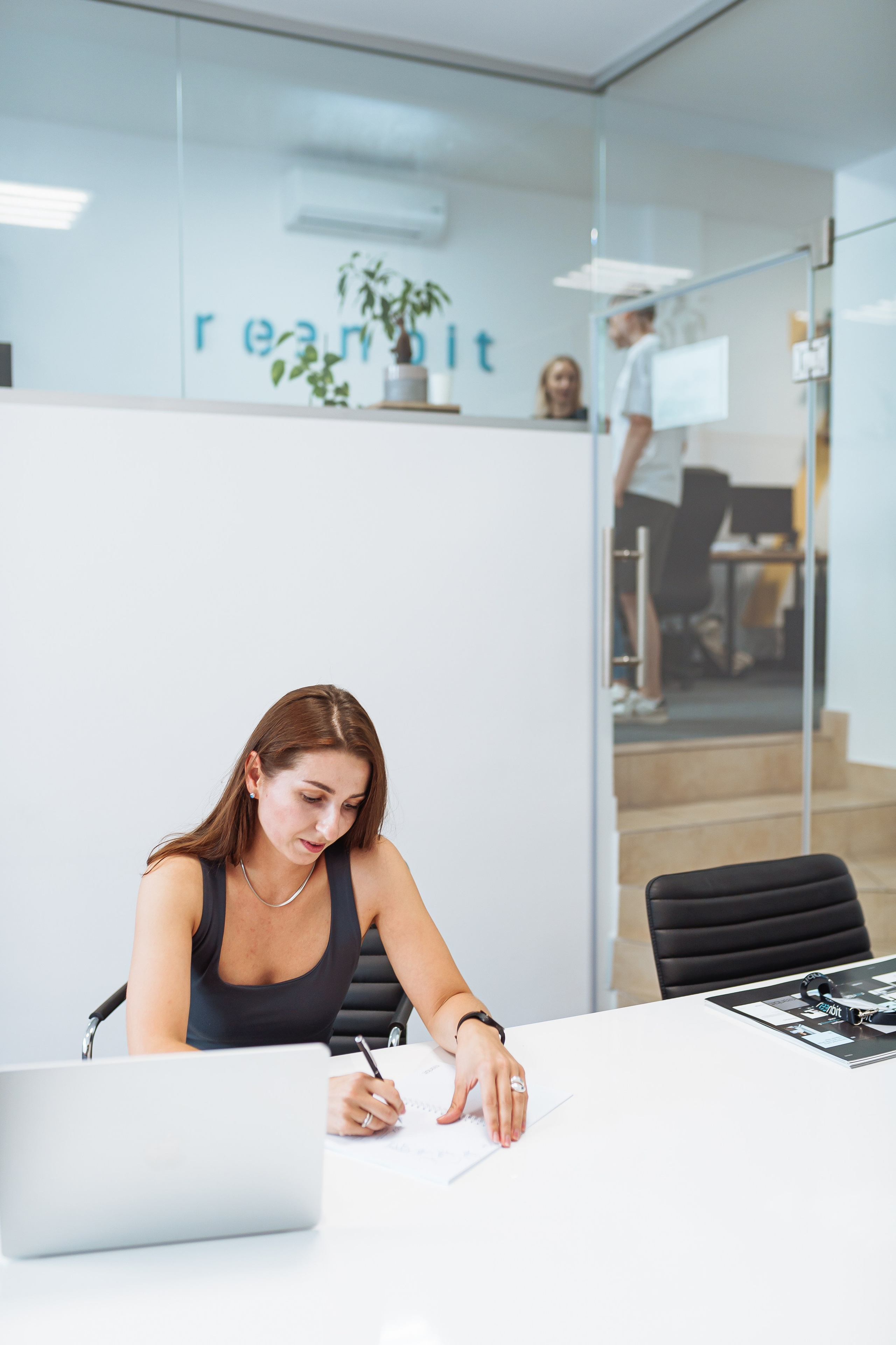 Фотосесія для іт-компанії, фотосесія команди, фото в офісі компанії. Тарас Бовт. Фотограф Львів. Портрети та репортаж з подій