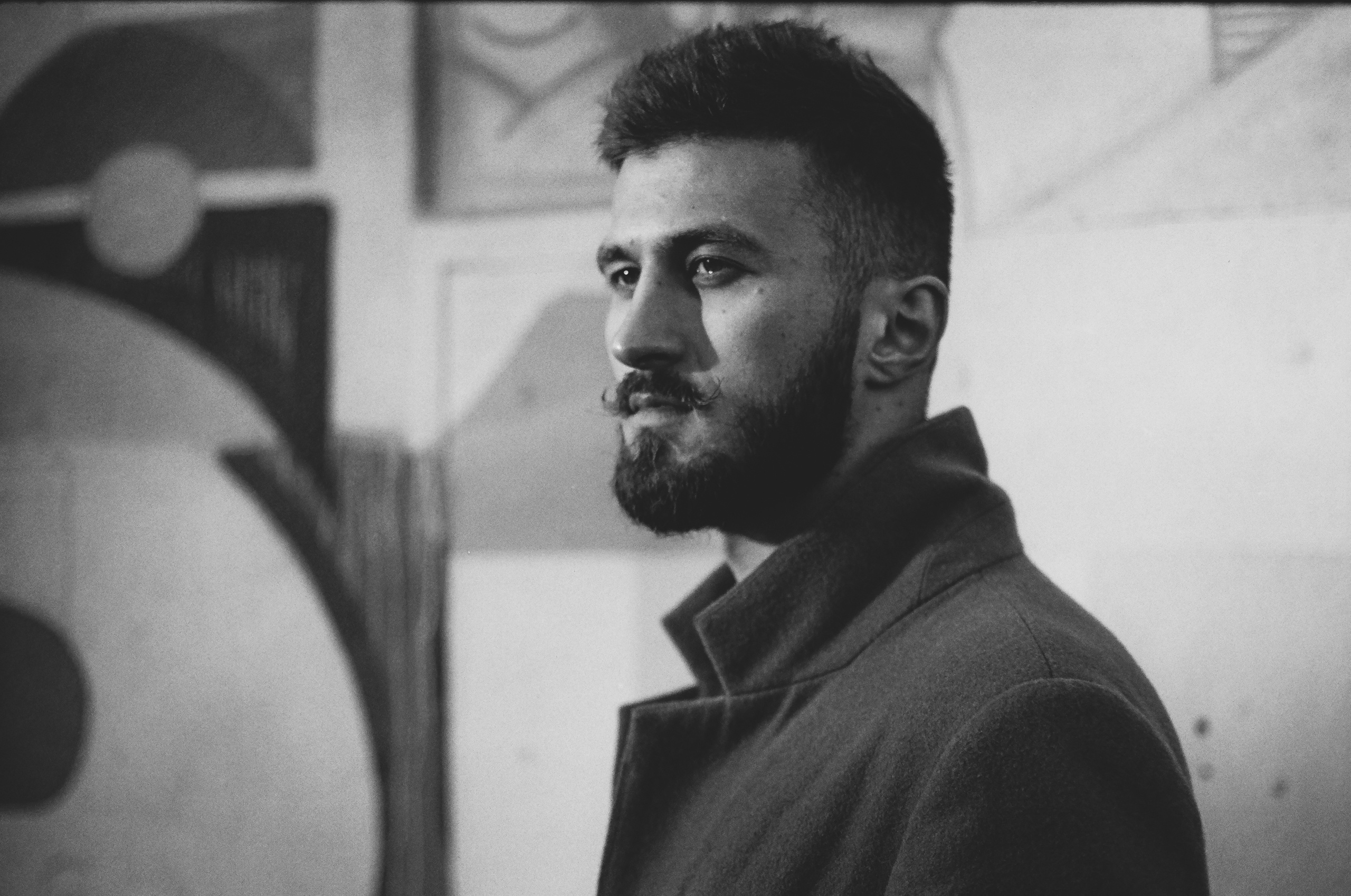 Чоловічий потрет, тематична фотосесія на плівку. Тарас Бовт. Фотограф Львів. Портрети та репортаж з подій