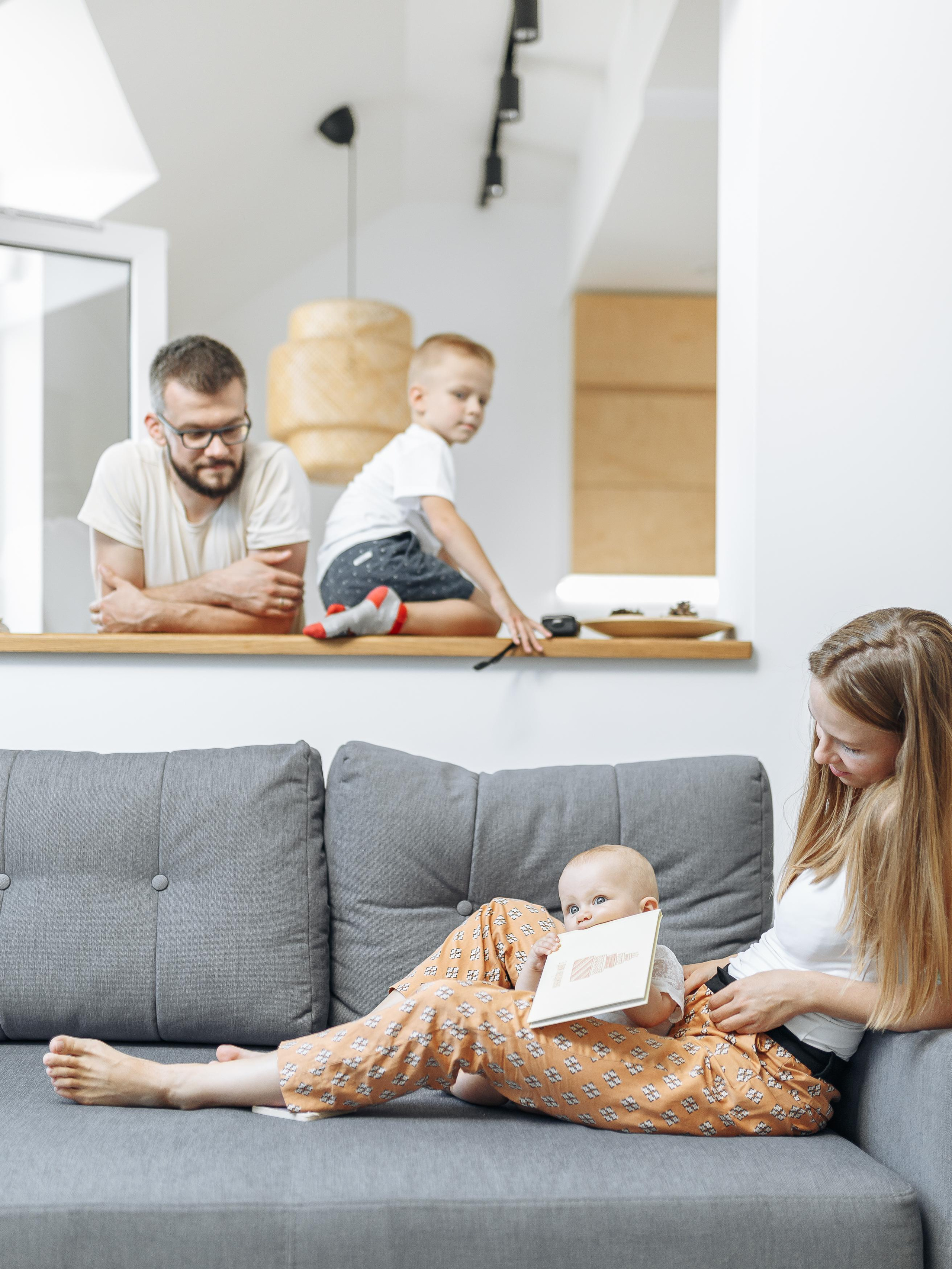 сімейна зйомка львів, сімейний фотограф львів, сімейні фото, фотограф на дому, зйомка новонародженних, зйомка немовлят, тато і син