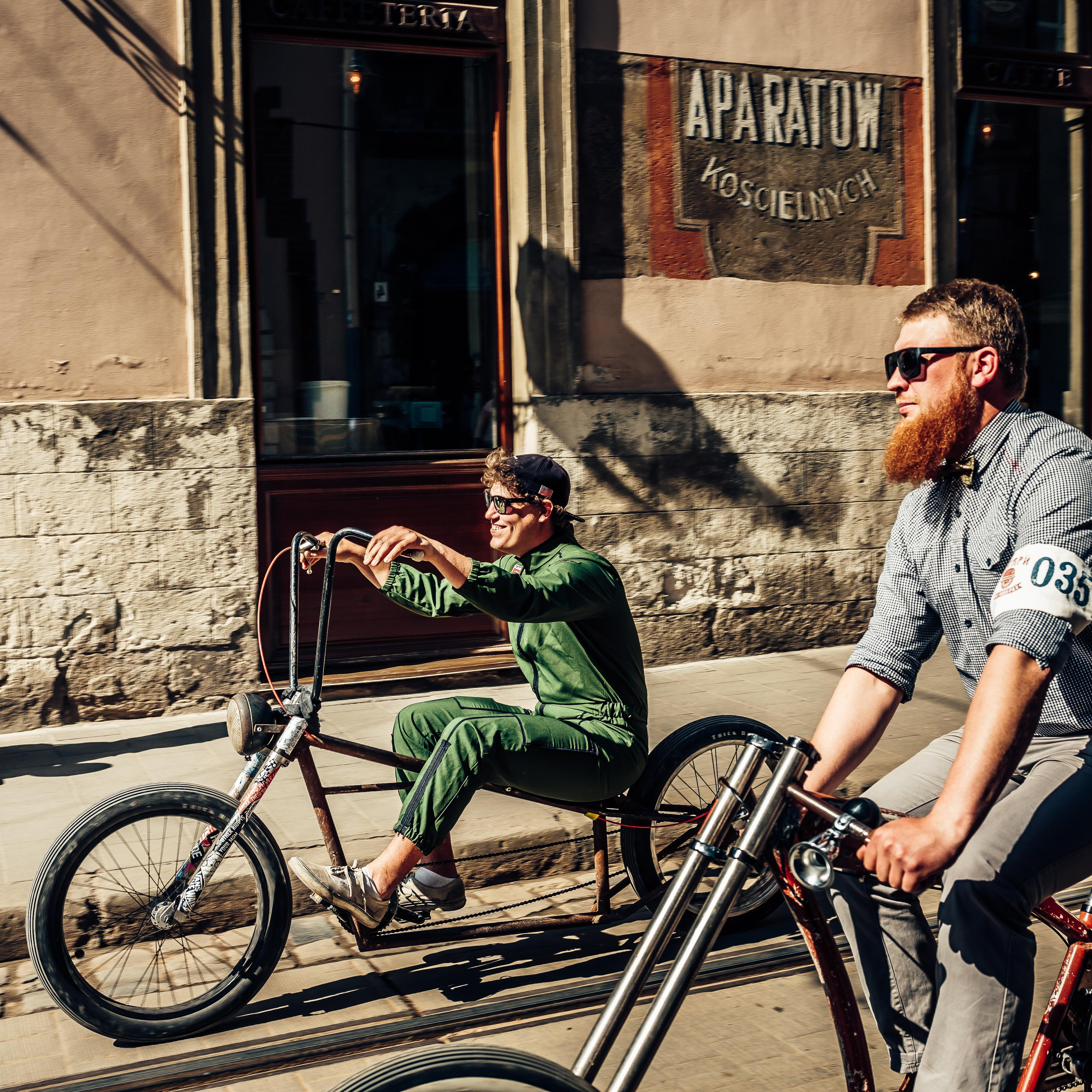 Батяри на роверах. Тарас Бовт. Фотограф Львів. Портрети та репортаж з подій