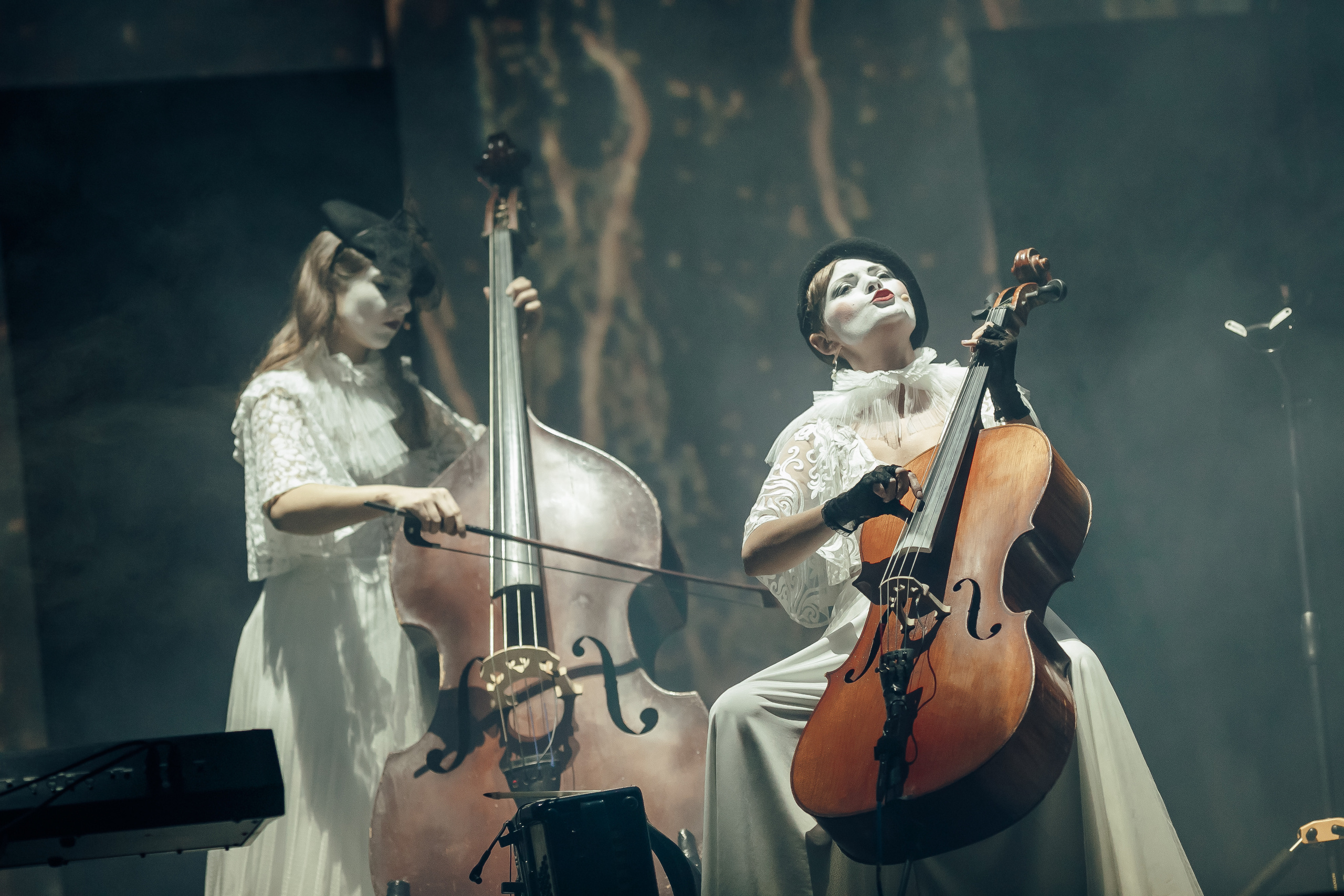 Фоторепортаж з концерту гурту Dakh Daughters. Тарас Бовт. Фотограф Львів. Портрети та репортаж з подій