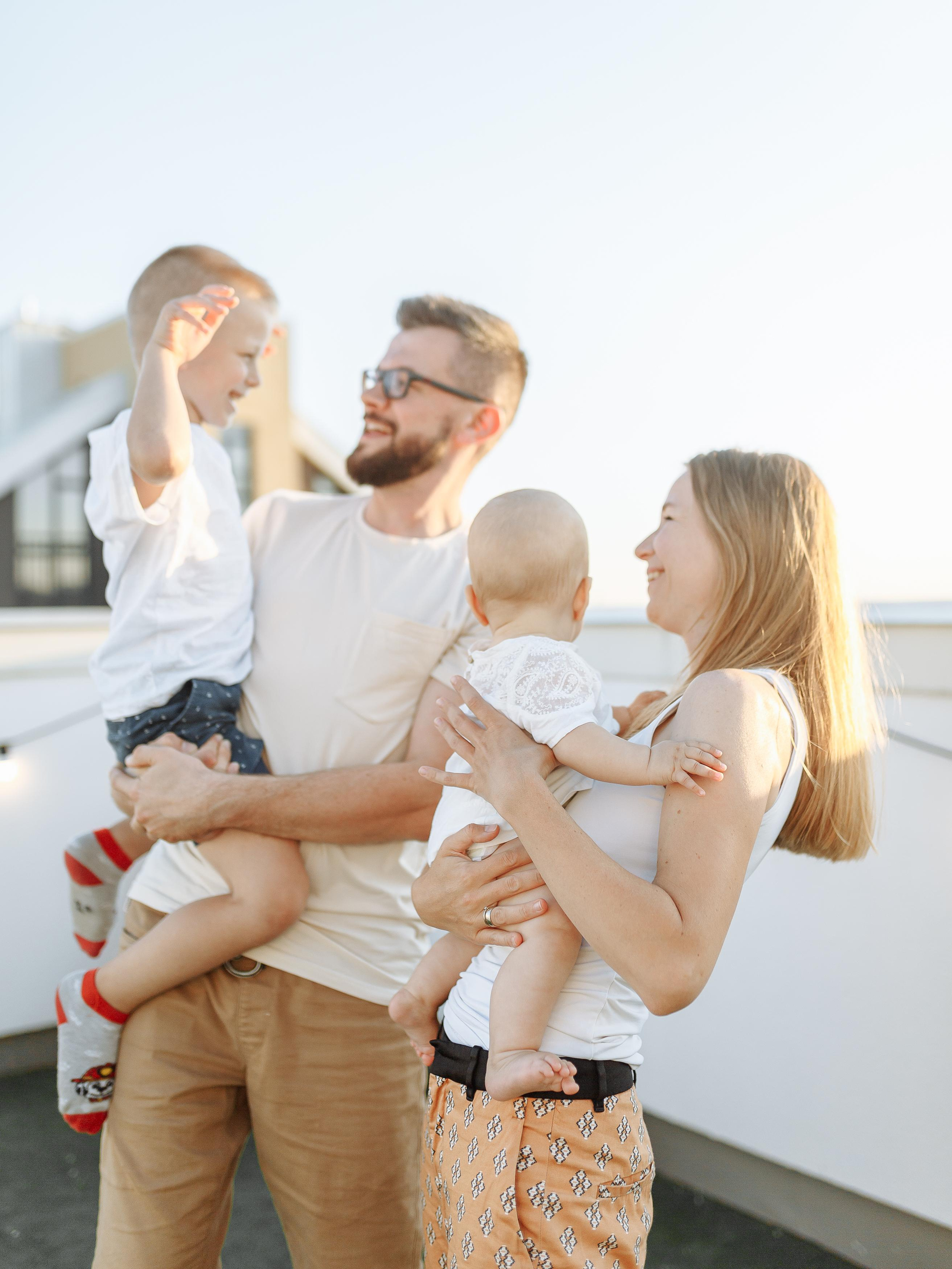 сімейна зйомка львів, сімейний фотограф львів, сімейні фото, фотограф на дому, зйомка новонародженних, зйомка немовлят