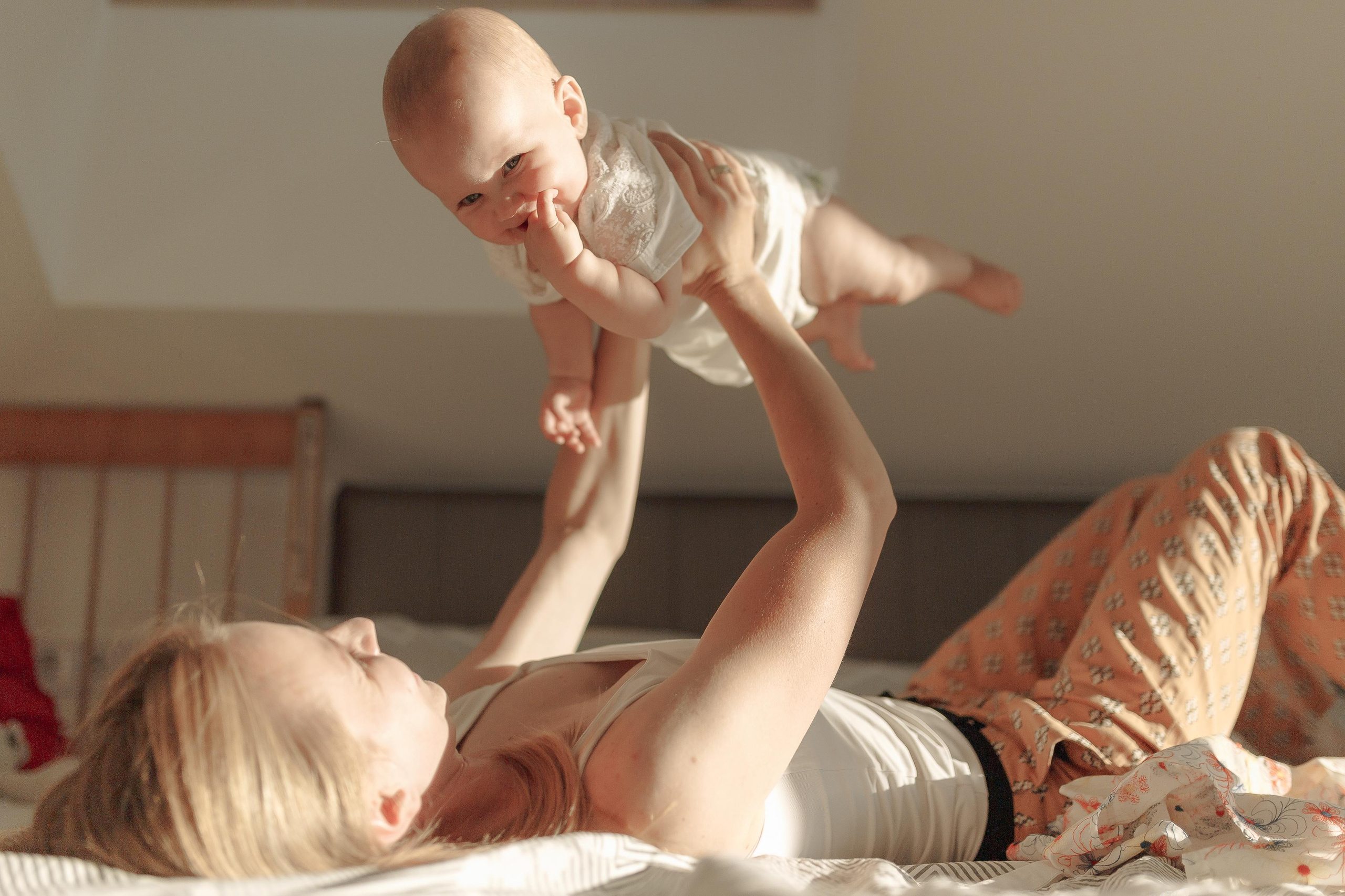 сімейна зйомка львів, сімейний фотограф львів, сімейні фото, фотограф на дому, зйомка новонародженних, зйомка немовлят