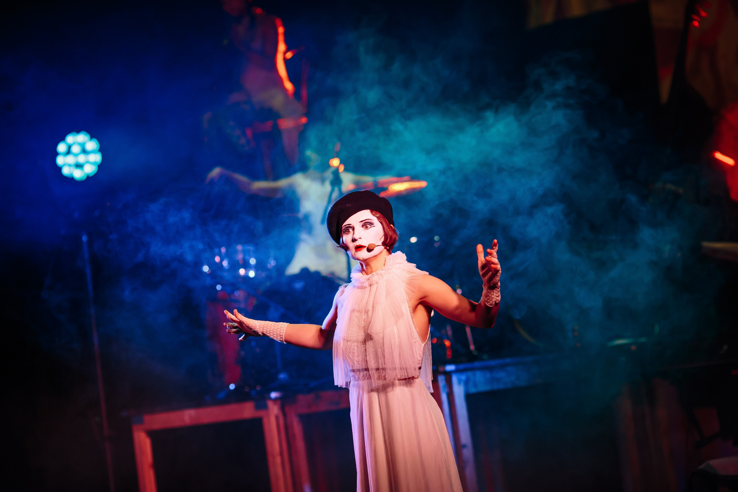 Фоторепортаж з концерту гурту Dakh Daughters. Тарас Бовт. Фотограф Львів. Портрети та репортаж з подій