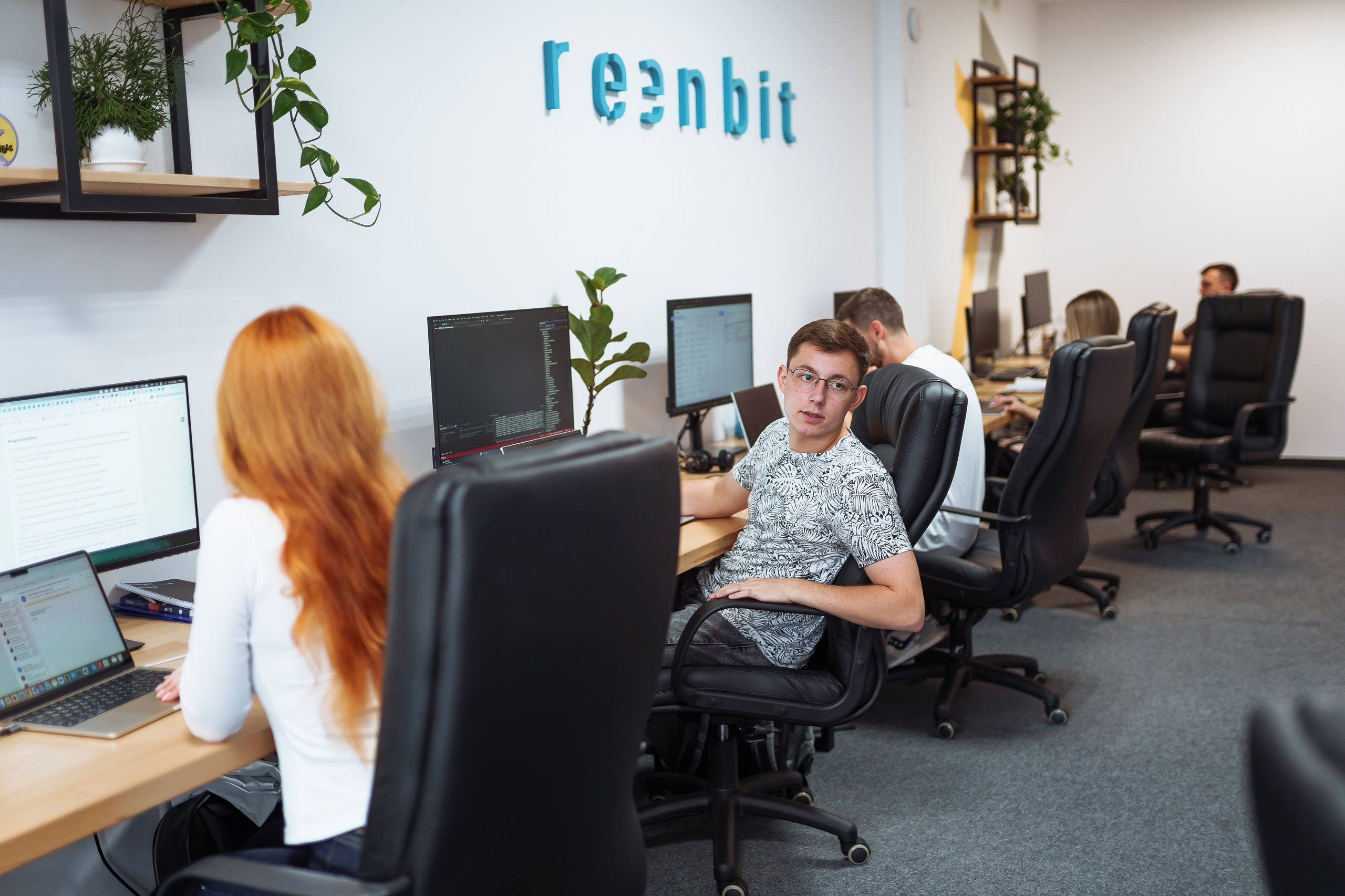 Фотосесія для іт-компанії, фотосесія команди, фото в офісі компанії. Тарас Бовт. Фотограф Львів. Портрети та репортаж з подій