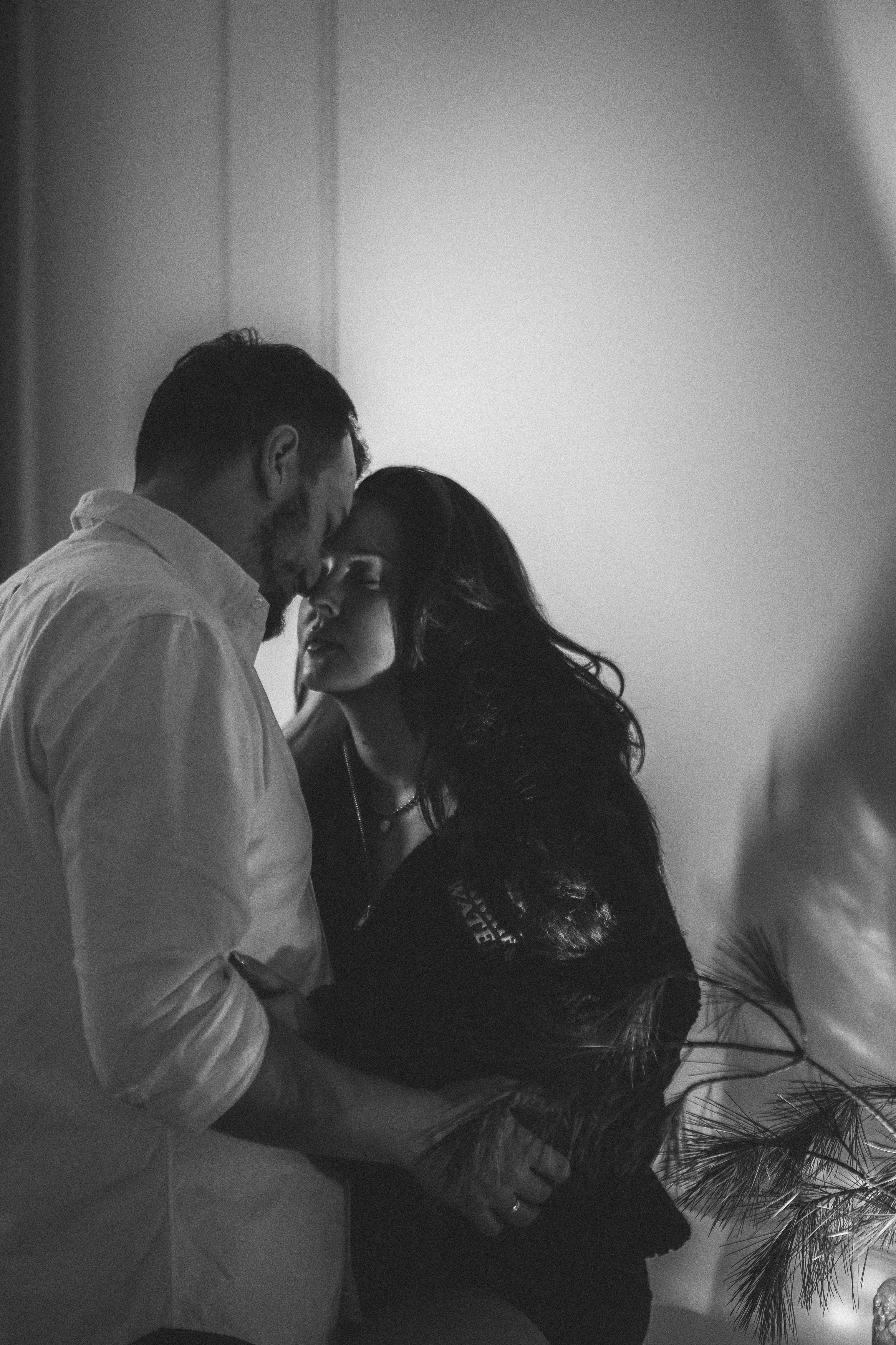 Фотосесія для двох вдома. Тарас Бовт. Фотограф Львів. Портрети та репортаж з подій