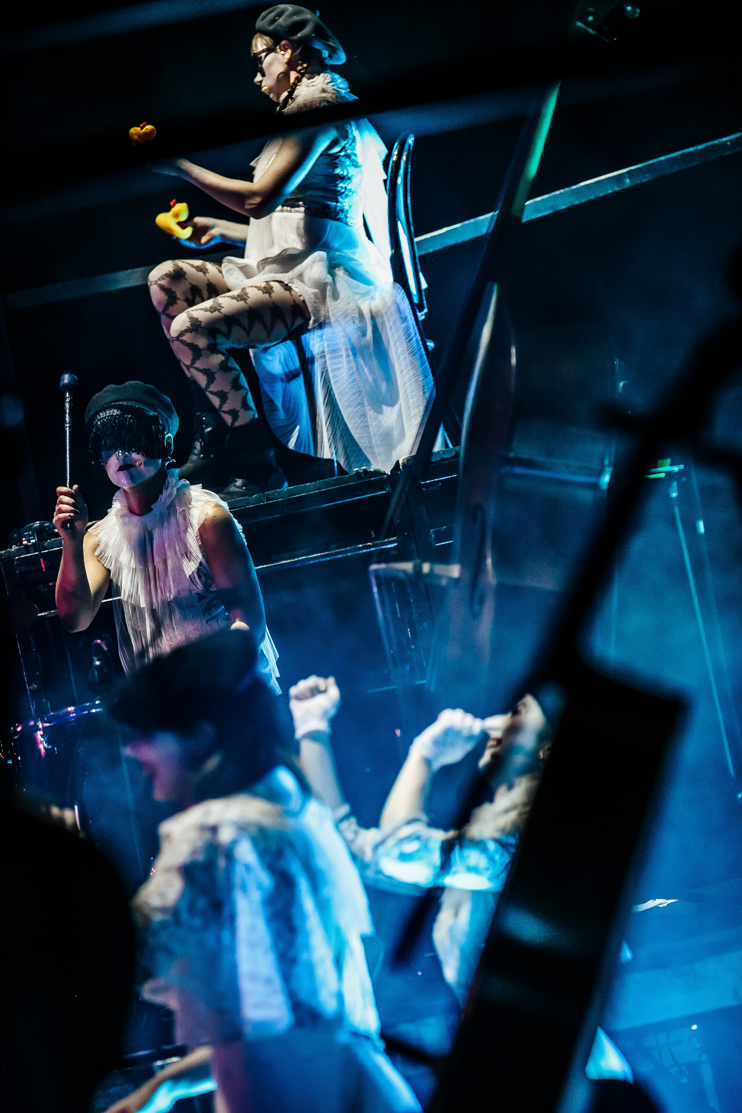 Фоторепортаж з концерту гурту Dakh Daughters. Тарас Бовт. Фотограф Львів. Портрети та репортаж з подій