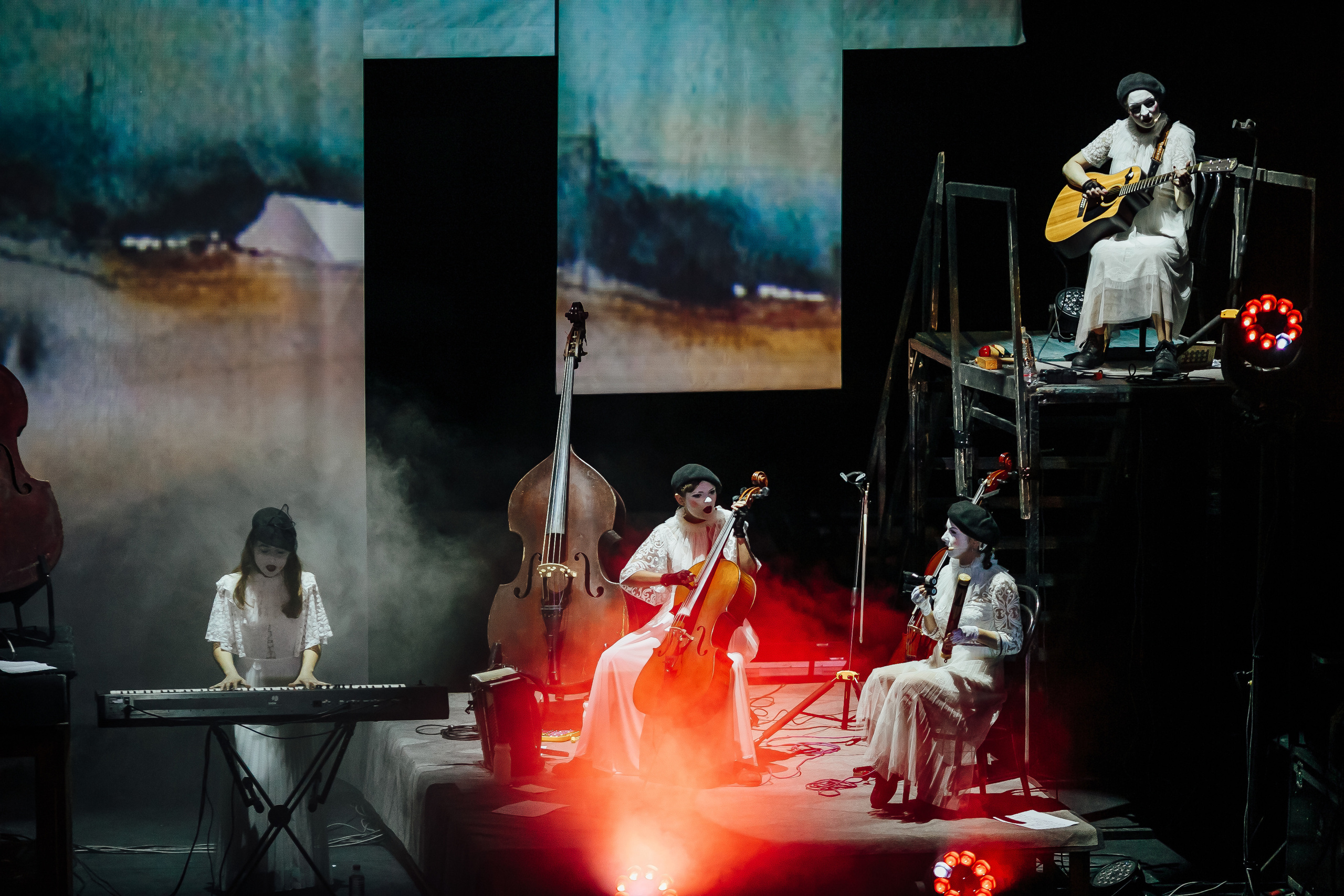 Фоторепортаж з концерту гурту Dakh Daughters. Тарас Бовт. Фотограф Львів. Портрети та репортаж з подій