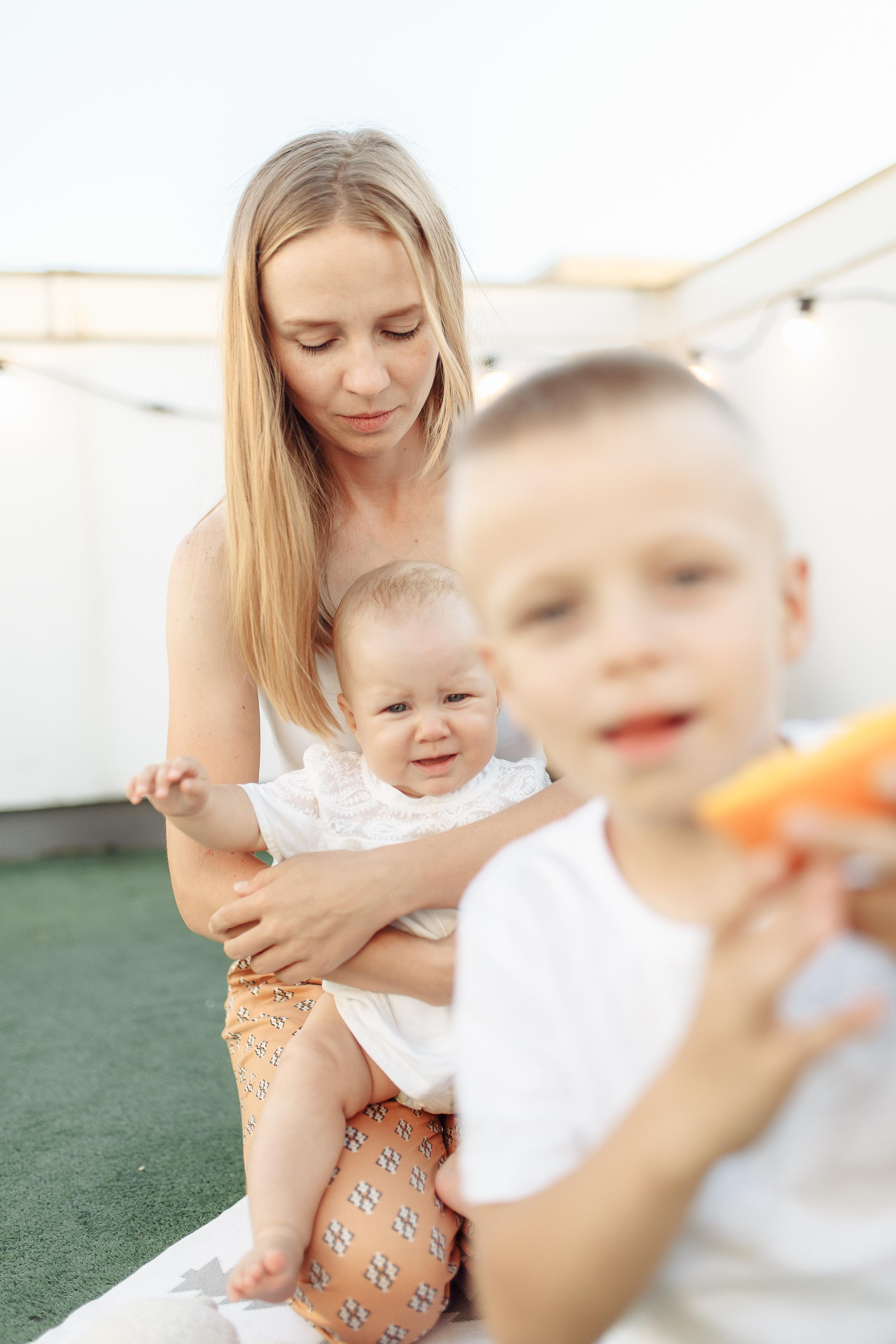 сімейна зйомка львів, сімейний фотограф львів, сімейні фото, фотограф на дому, зйомка новонародженних, зйомка немовлят