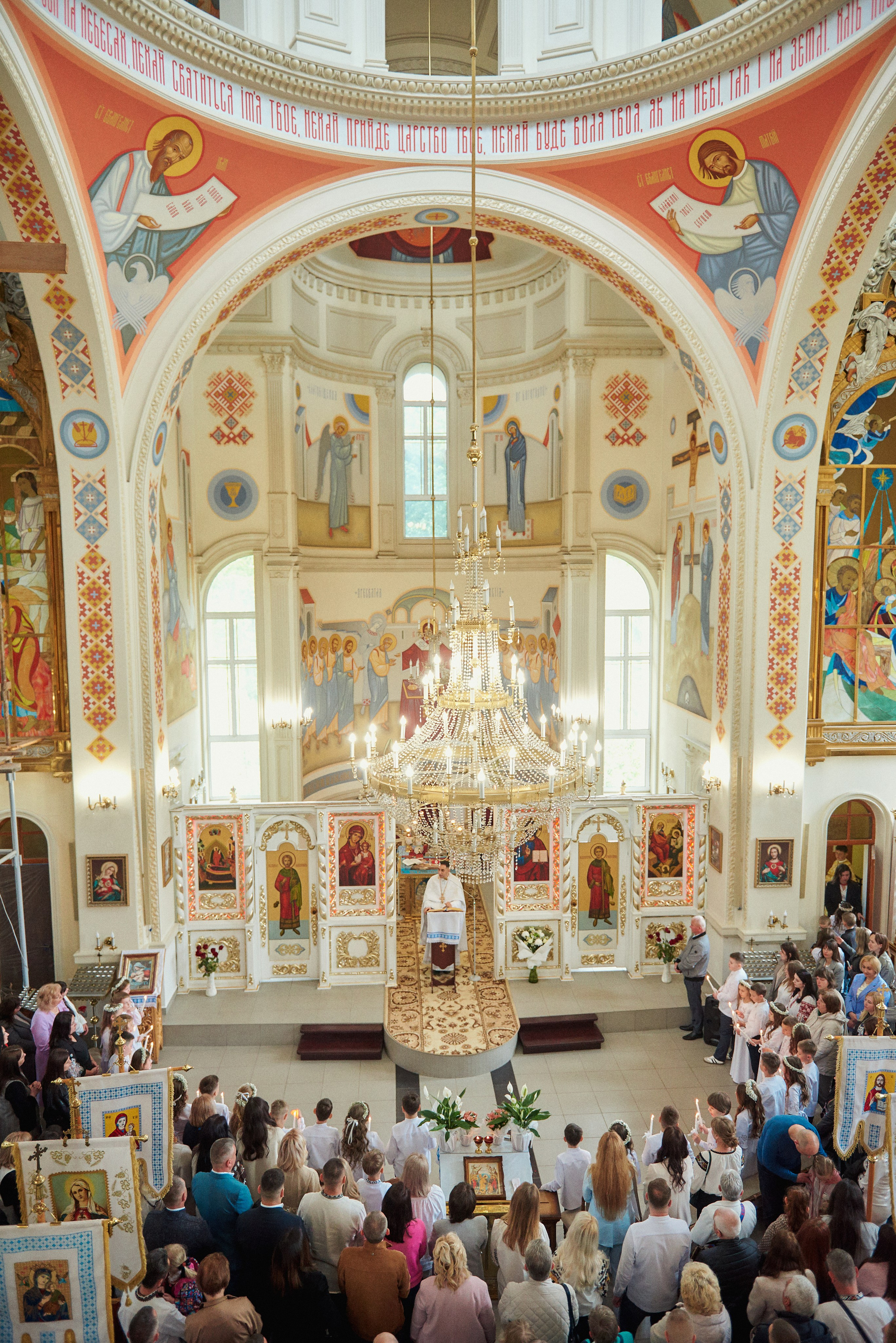 Церква Івана Богуслова. Фотограф новонароджених діток та їх сімей в Тернополі