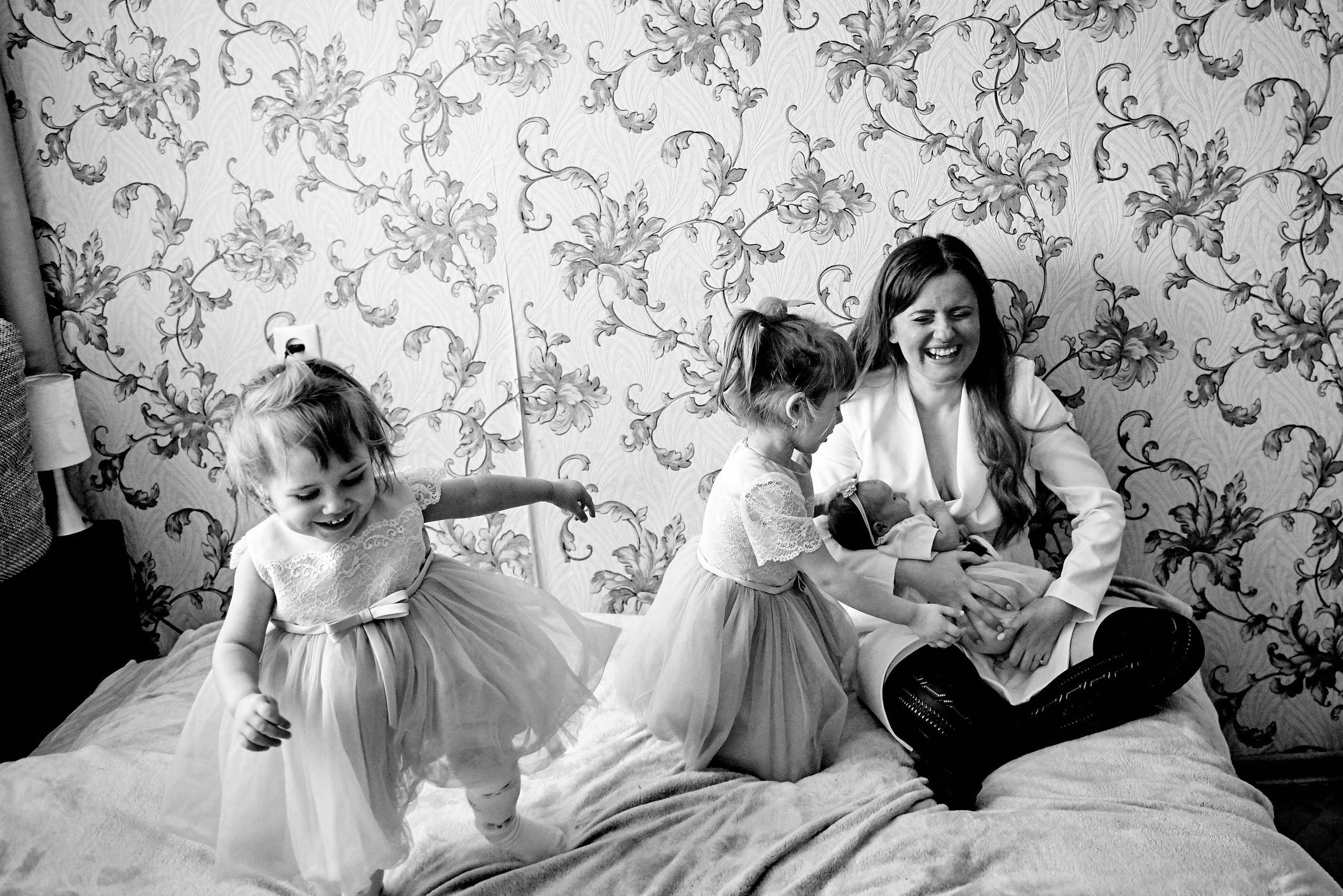 Олена та Влад Емма Єва та Еліна 9 днів життя. Фотограф новонароджених діток та їх сімей в Тернополі