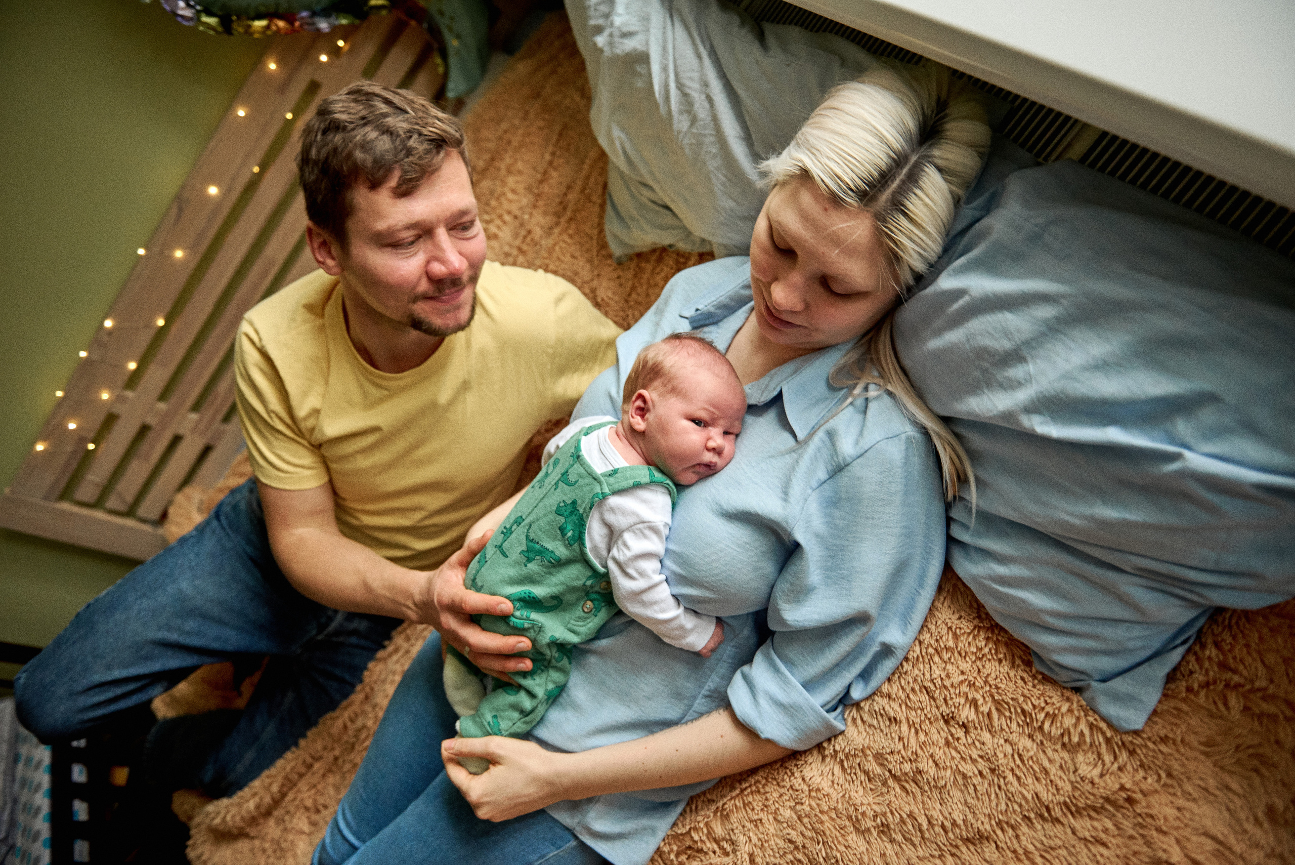 Аня Володя і Назар. Фотограф новонароджених діток та їх сімей в Тернополі