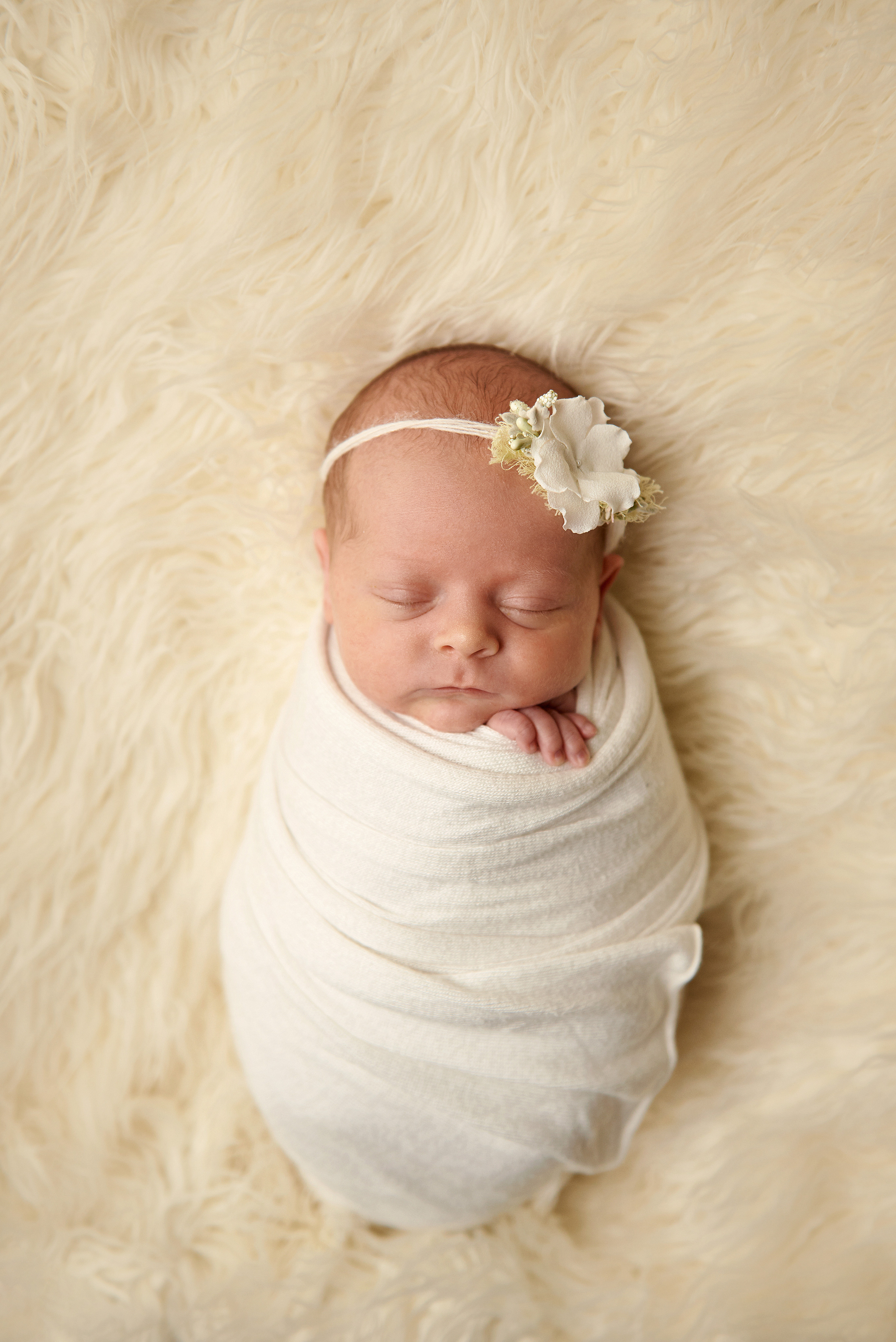 Фото малюка тільки в обмотках. Фотограф новонароджених діток та їх сімей в Тернополі