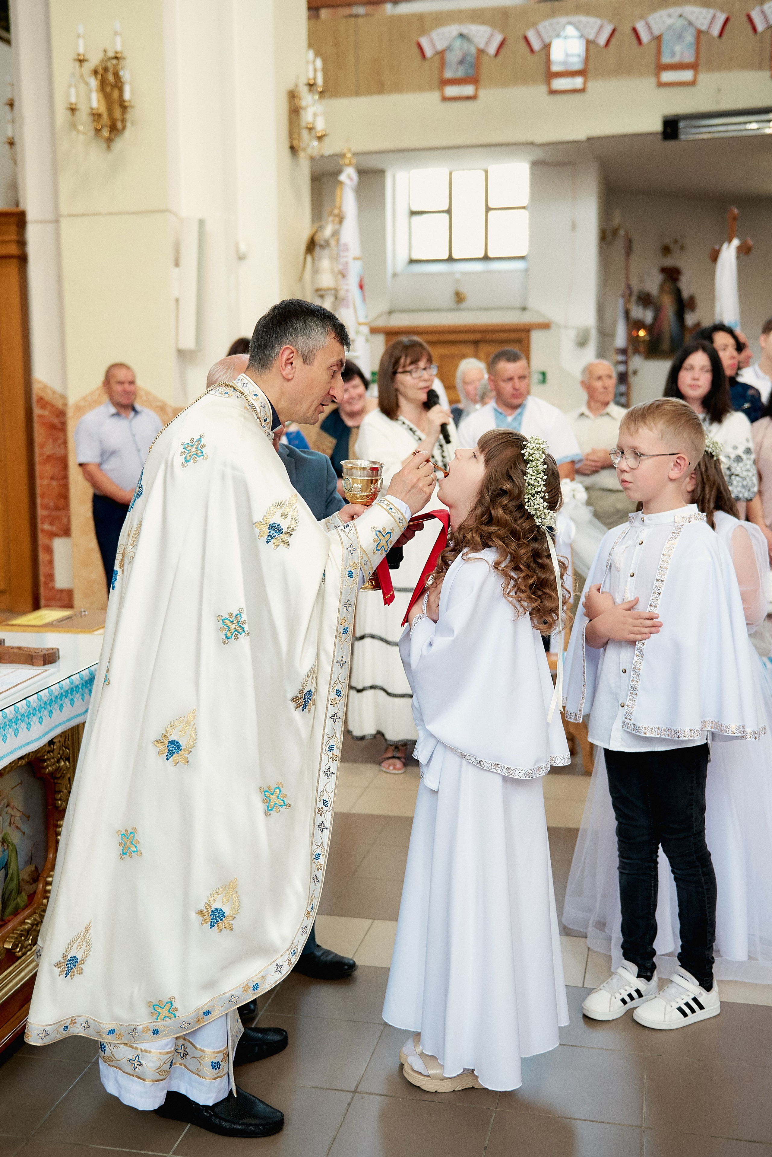 Причастя. Фотограф новонароджених діток та їх сімей в Тернополі