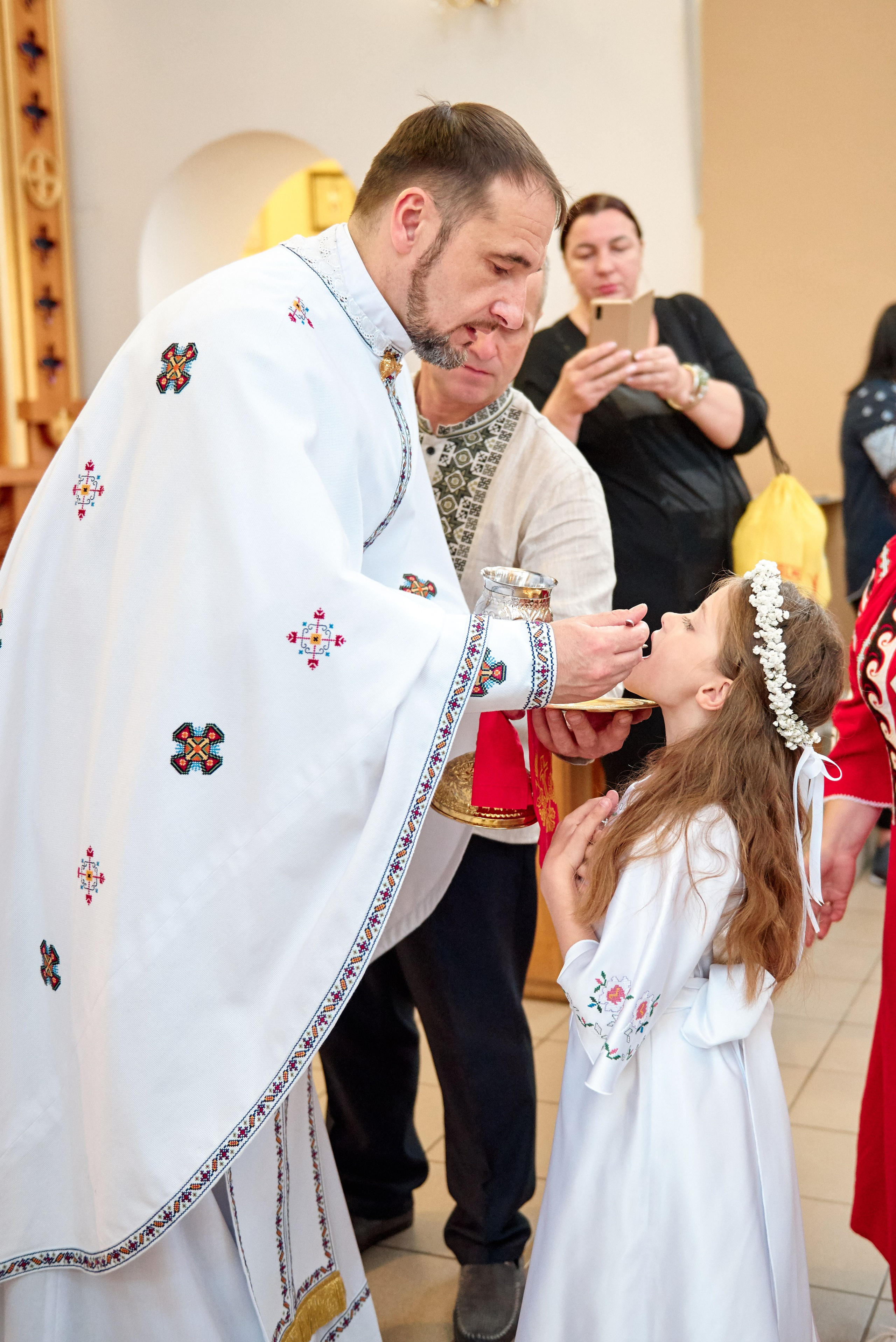 Храм Матері Божої Неустанної Помочі (біля літака). Фотограф новонароджених діток та їх сімей в Тернополі