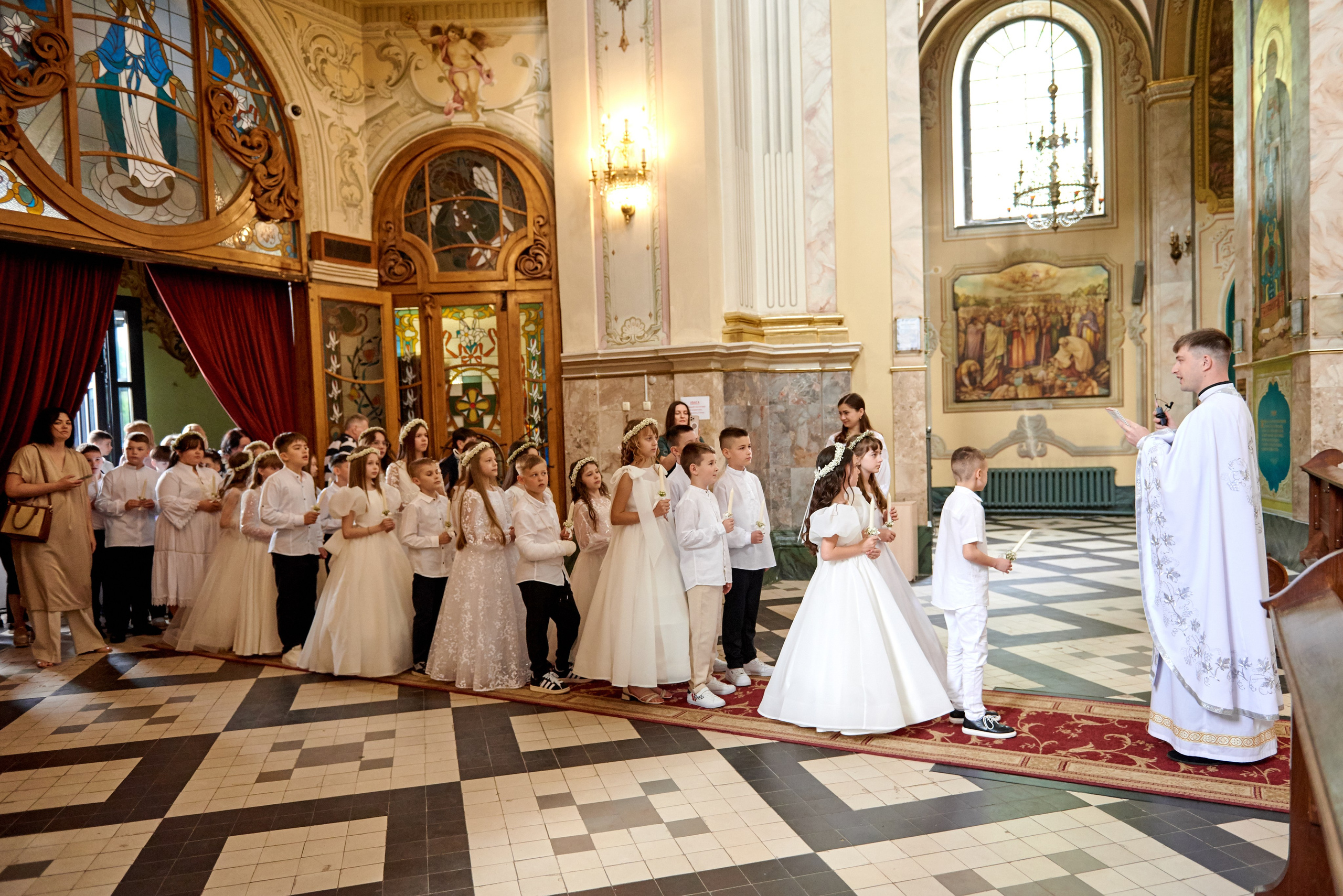 Архикатедральний Собор НЗПБ (Катедра). Фотограф новонароджених діток та їх сімей в Тернополі