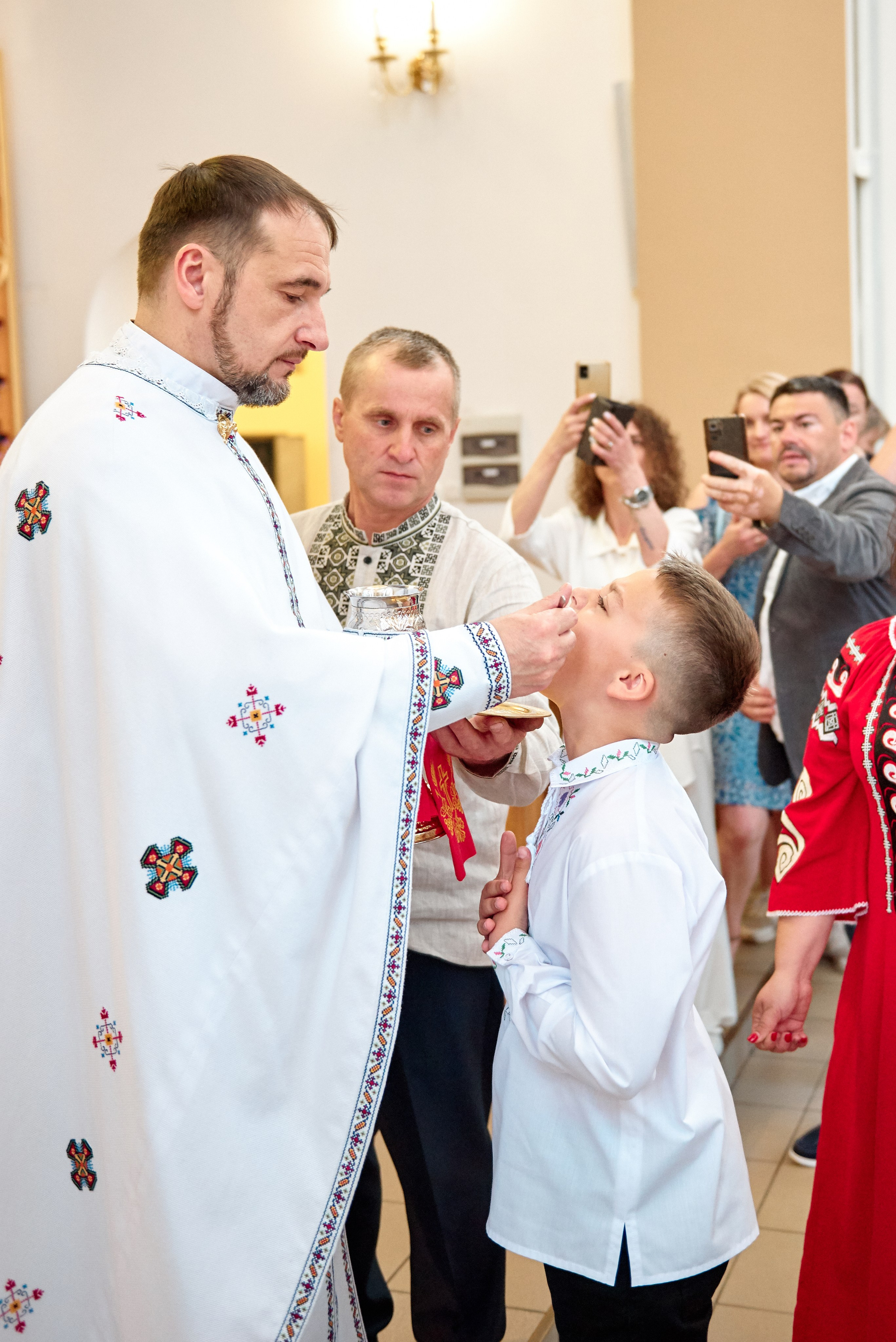 Храм Матері Божої Неустанної Помочі (біля літака). Фотограф новонароджених діток та їх сімей в Тернополі