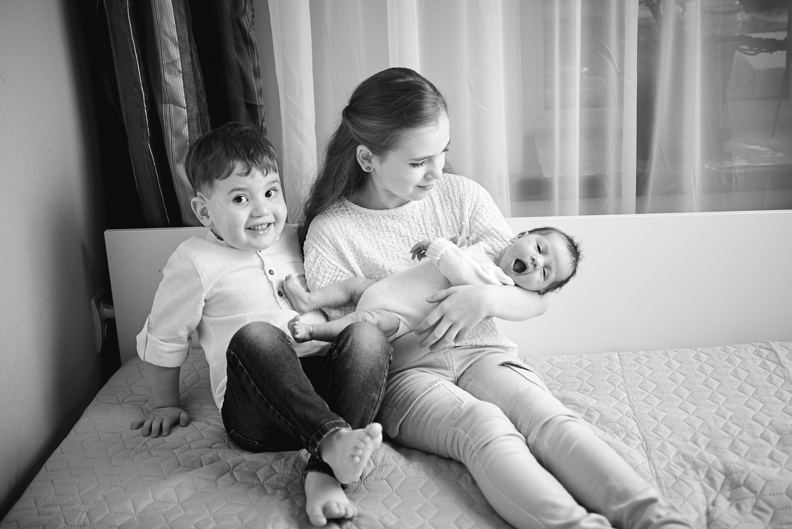 Таня Софія Віктор і Лєра. Фотограф новонароджених діток та їх сімей в Тернополі