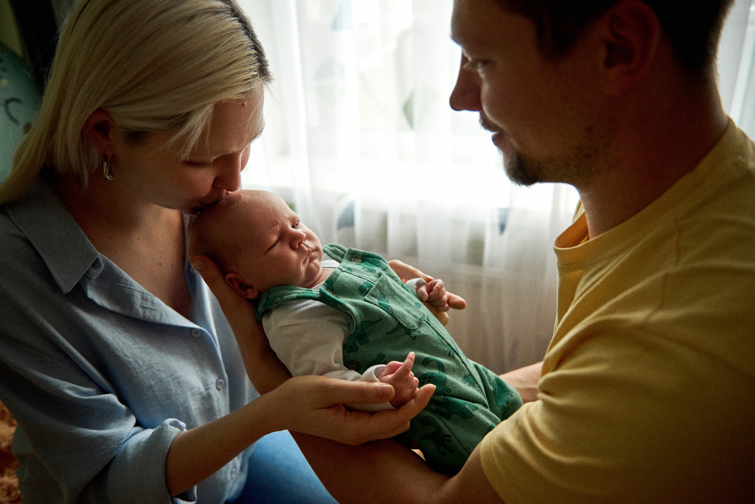 Аня Володя і Назар. Фотограф новонароджених діток та їх сімей в Тернополі
