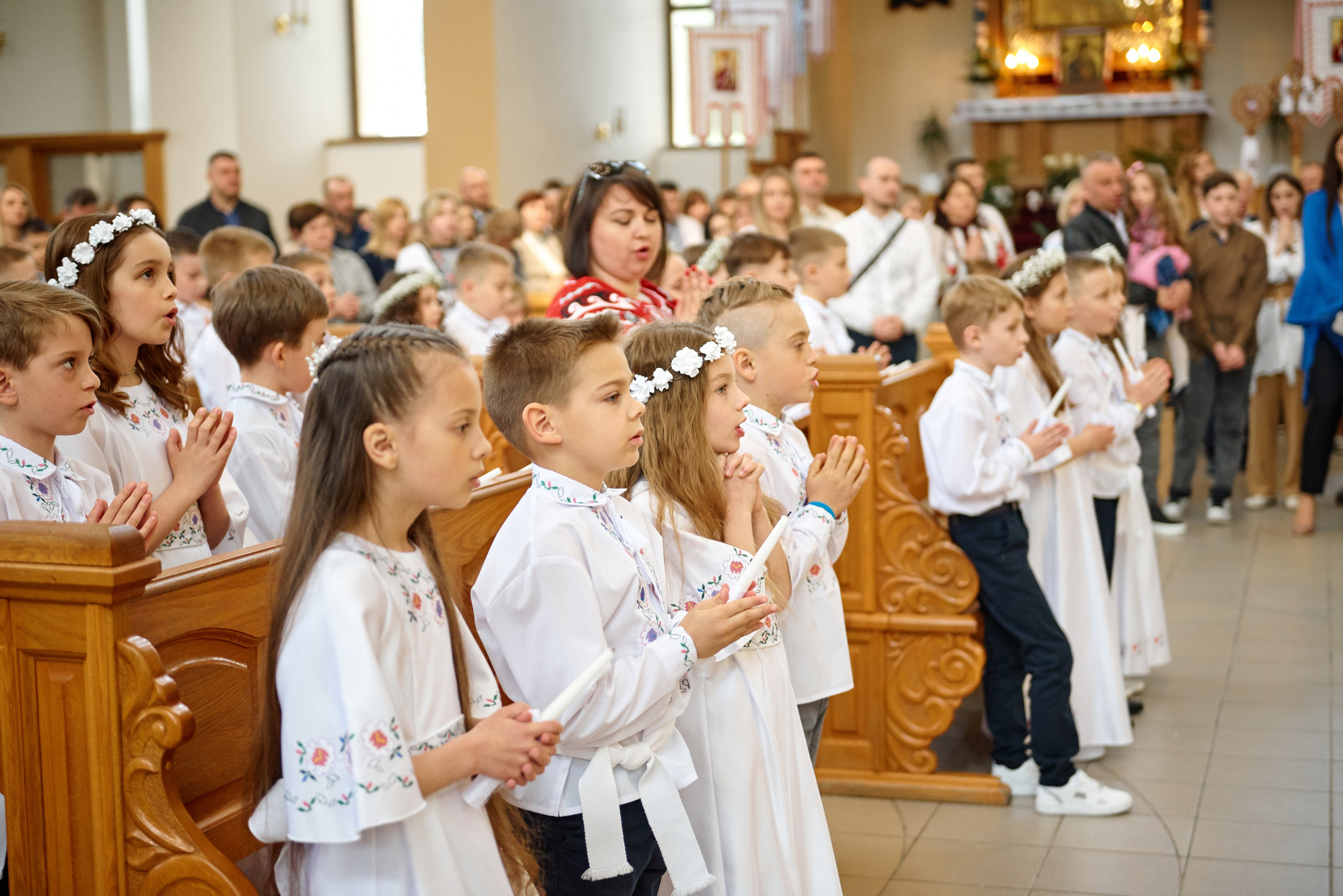 Храм Матері Божої Неустанної Помочі (біля літака). Фотограф новонароджених діток та їх сімей в Тернополі