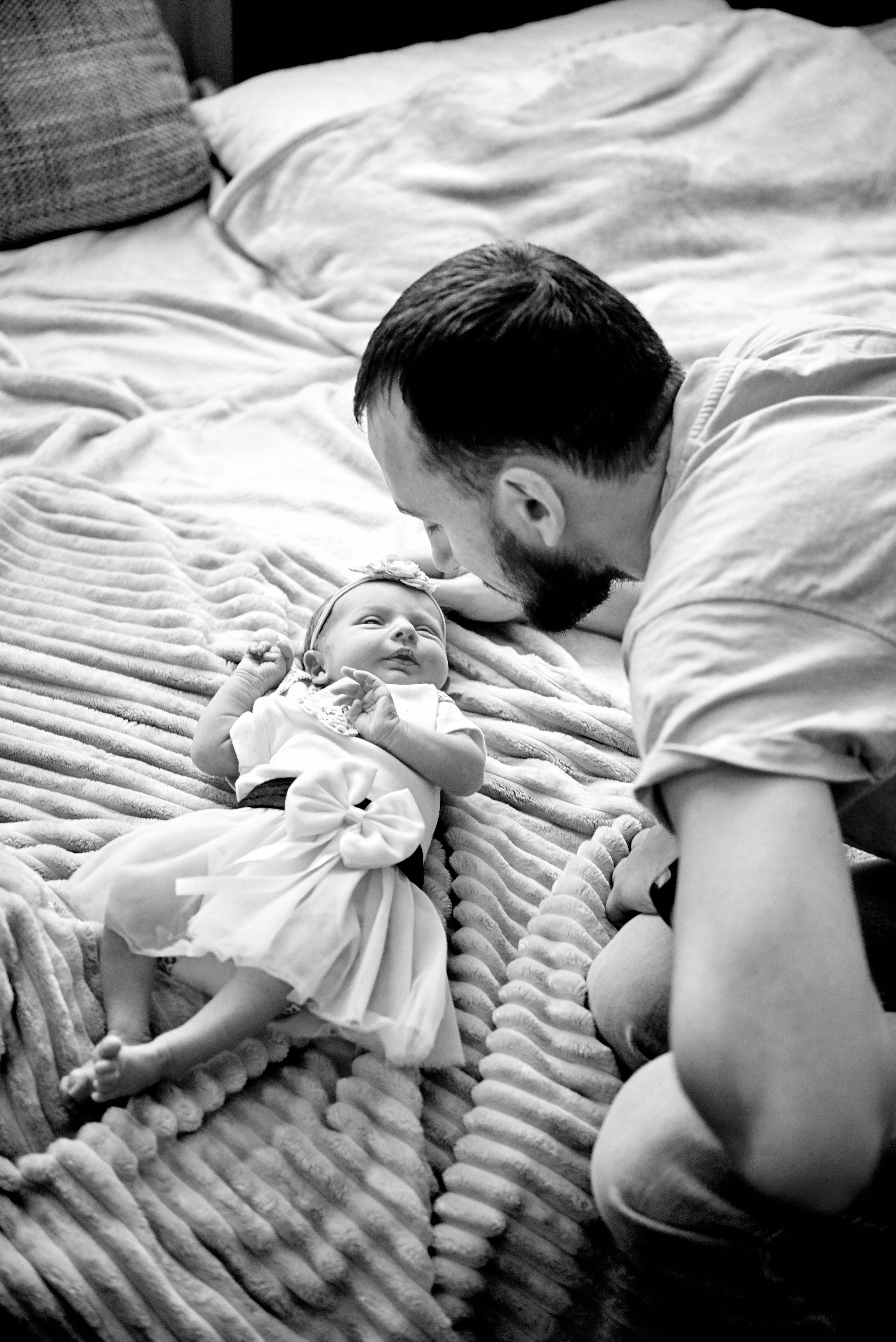 Олена та Влад Емма Єва та Еліна 9 днів життя. Фотограф новонароджених діток та їх сімей в Тернополі