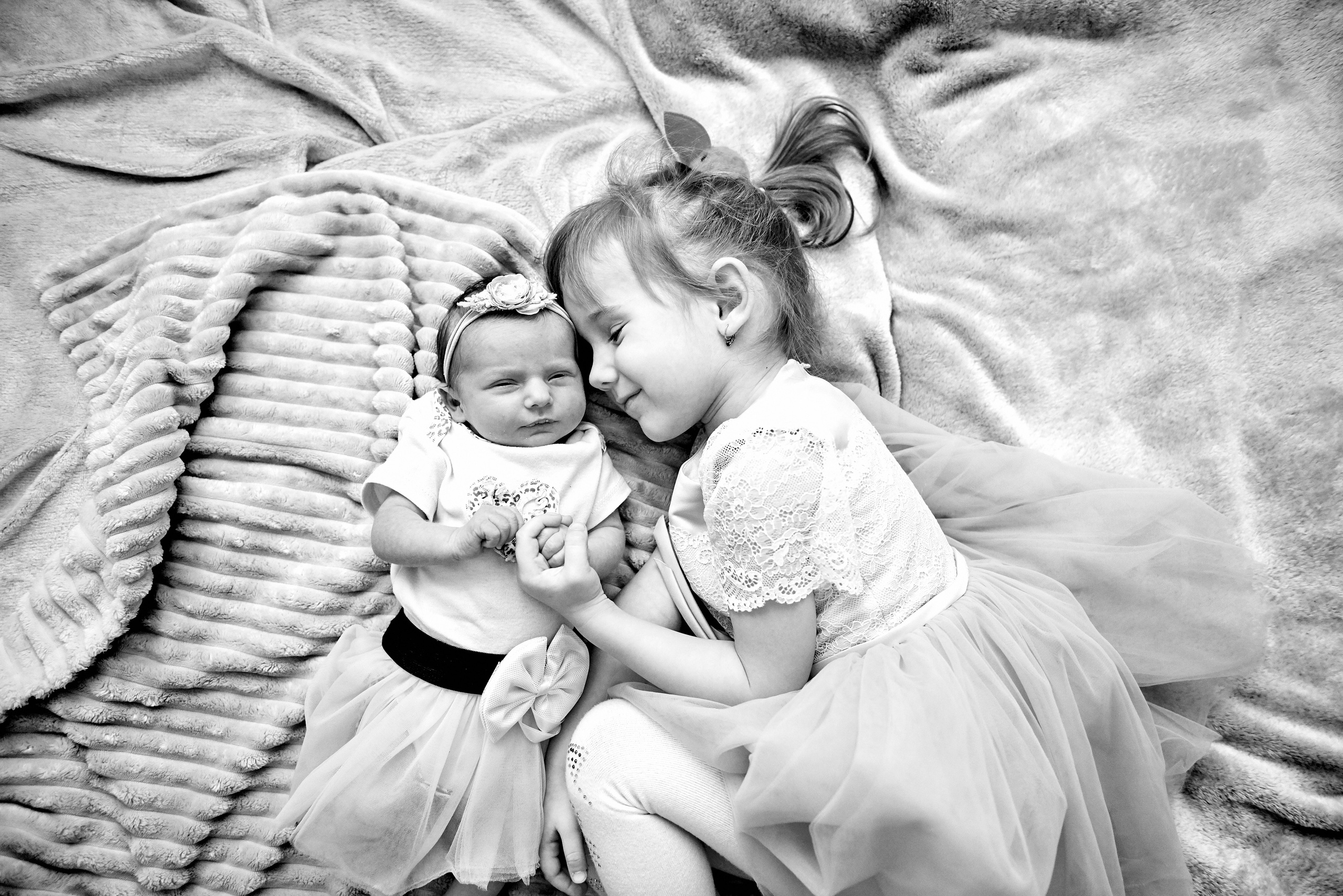 Олена та Влад Емма Єва та Еліна 9 днів життя. Фотограф новонароджених діток та їх сімей в Тернополі