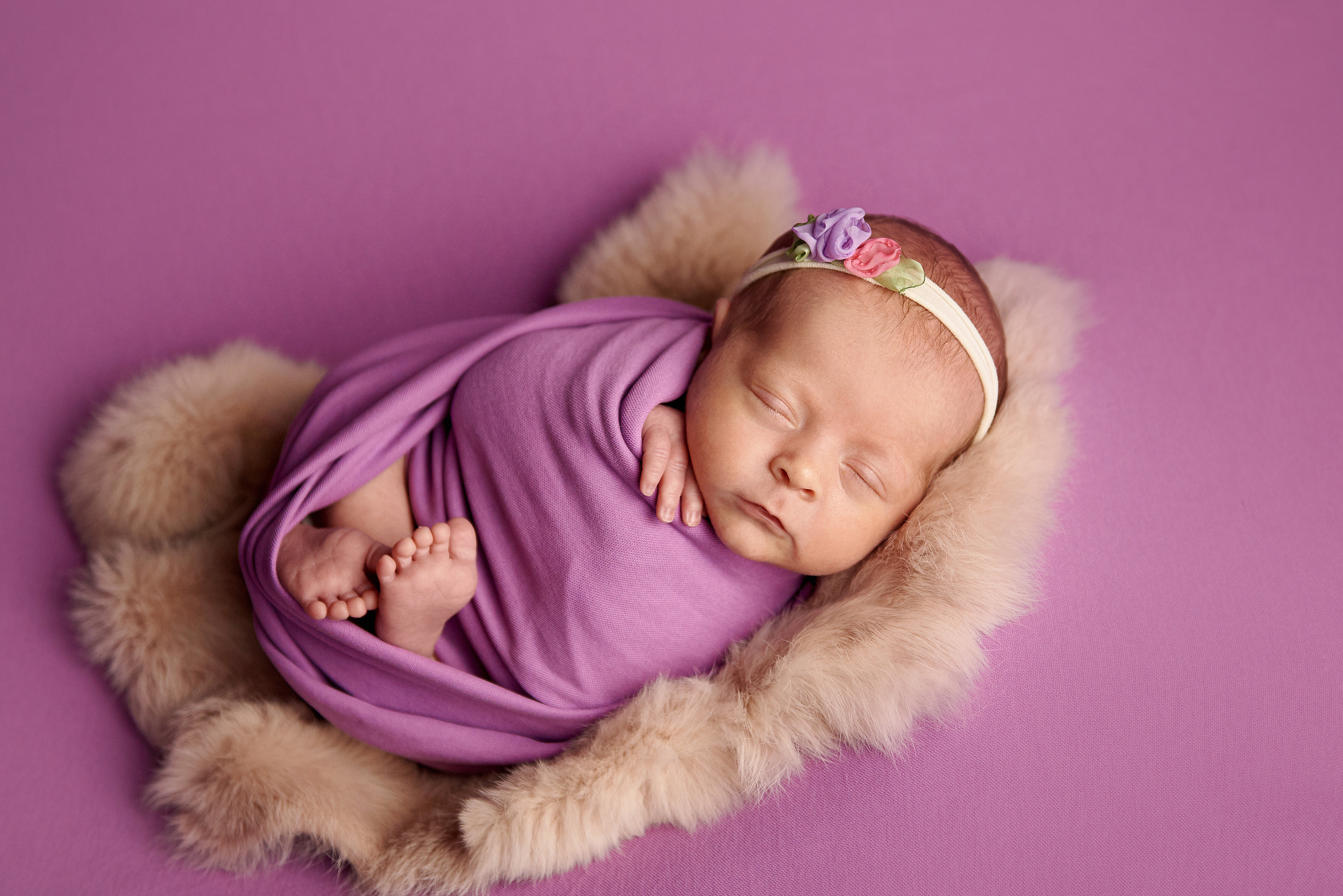 Фото малюка тільки в обмотках. Фотограф новонароджених діток та їх сімей в Тернополі