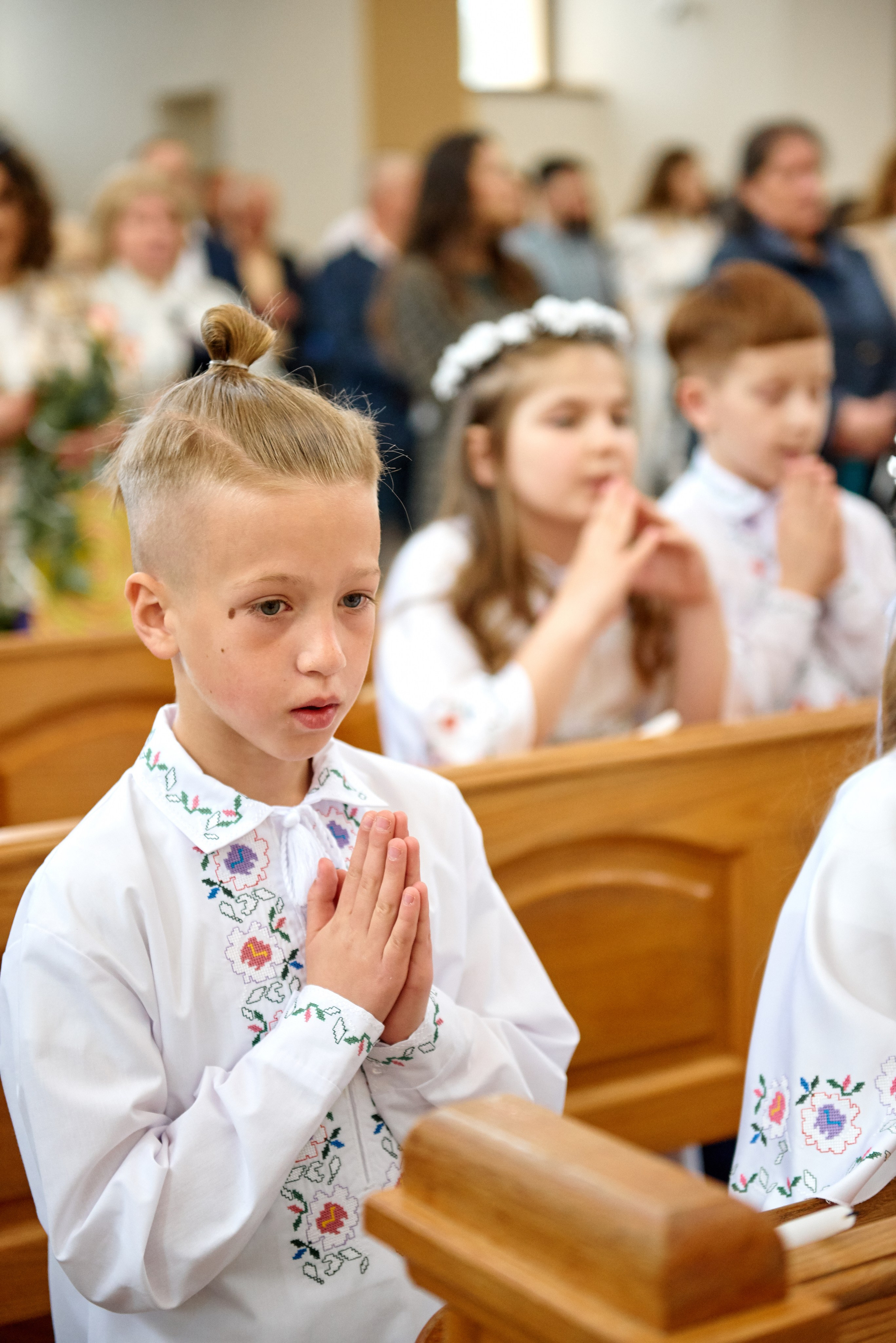 Храм Матері Божої Неустанної Помочі (біля літака). Фотограф новонароджених діток та їх сімей в Тернополі
