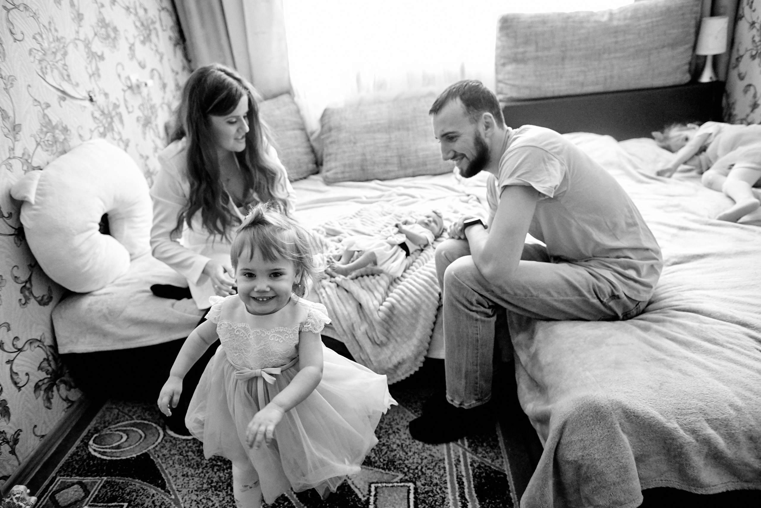 Олена та Влад Емма Єва та Еліна 9 днів життя. Фотограф новонароджених діток та їх сімей в Тернополі