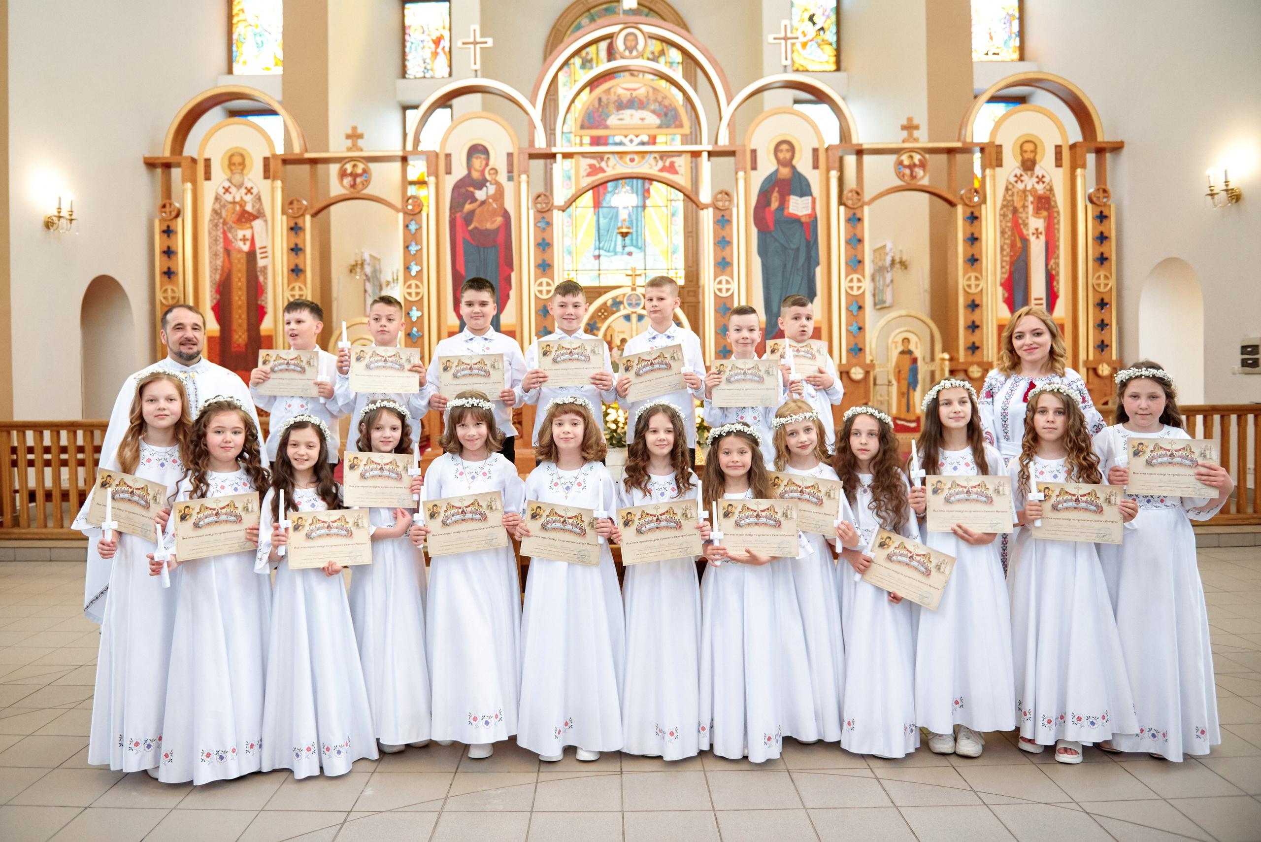 Храм Матері Божої Неустанної Помочі (біля літака). Фотограф новонароджених діток та їх сімей в Тернополі