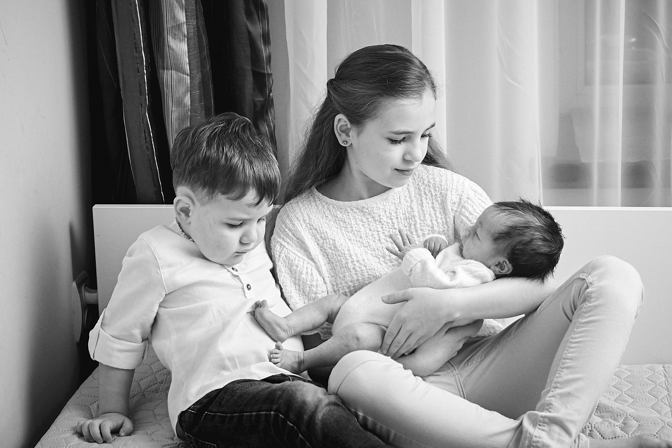 Таня Софія Віктор і Лєра. Фотограф новонароджених діток та їх сімей в Тернополі