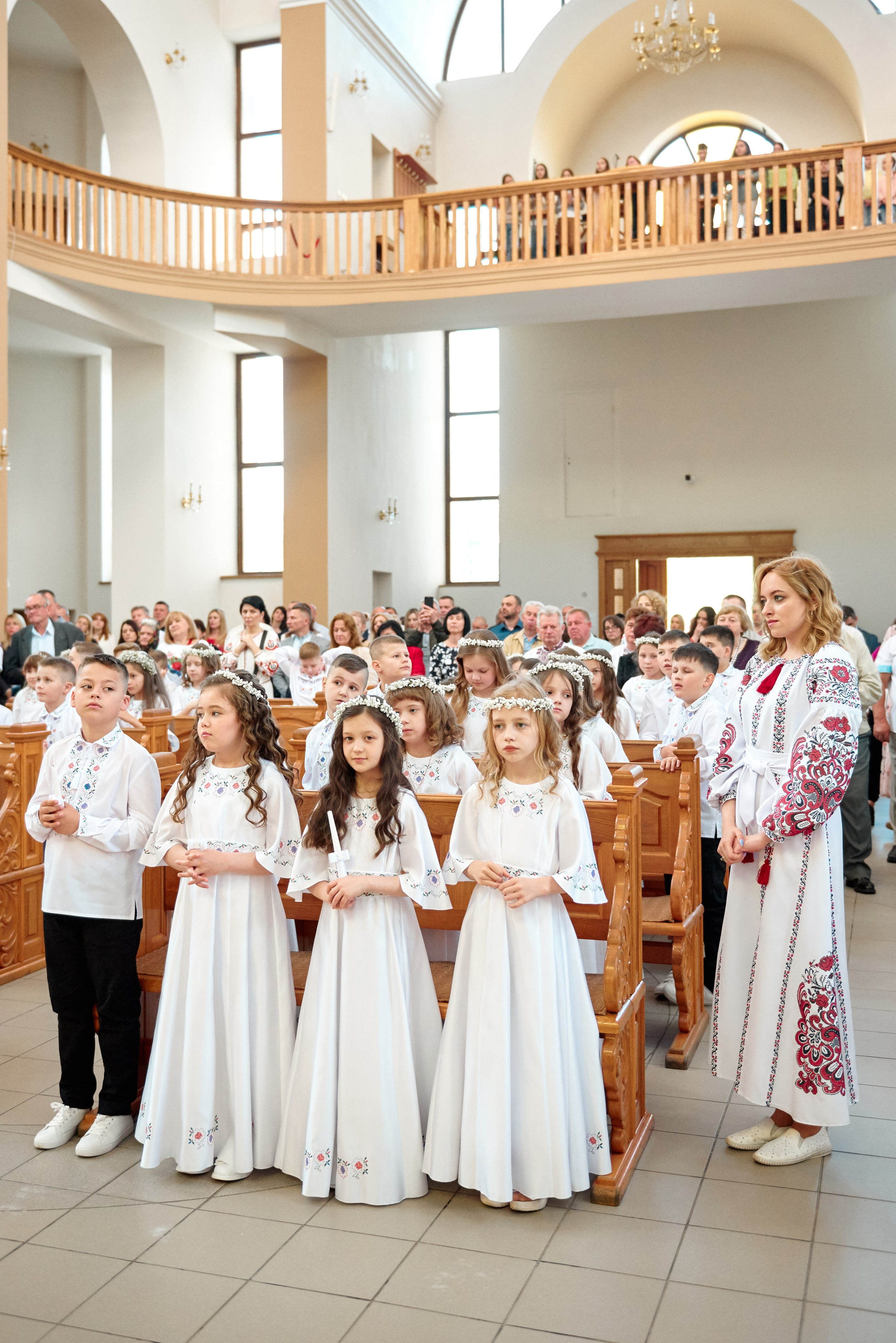 Храм Матері Божої Неустанної Помочі (біля літака). Фотограф новонароджених діток та їх сімей в Тернополі