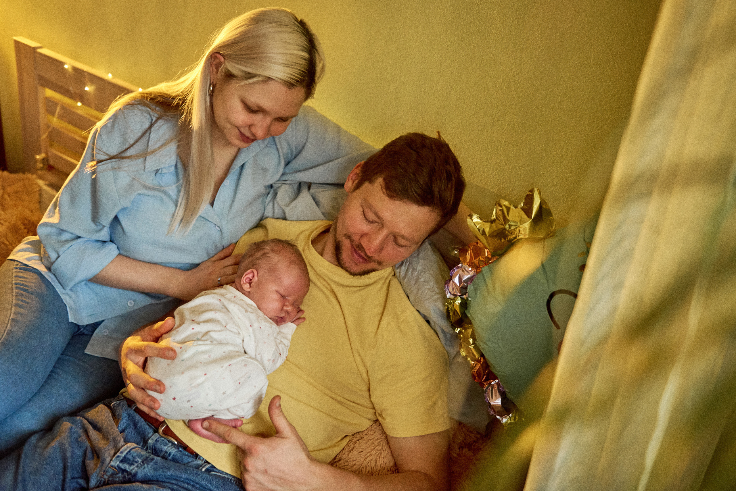 Аня Володя і Назар. Фотограф новонароджених діток та їх сімей в Тернополі