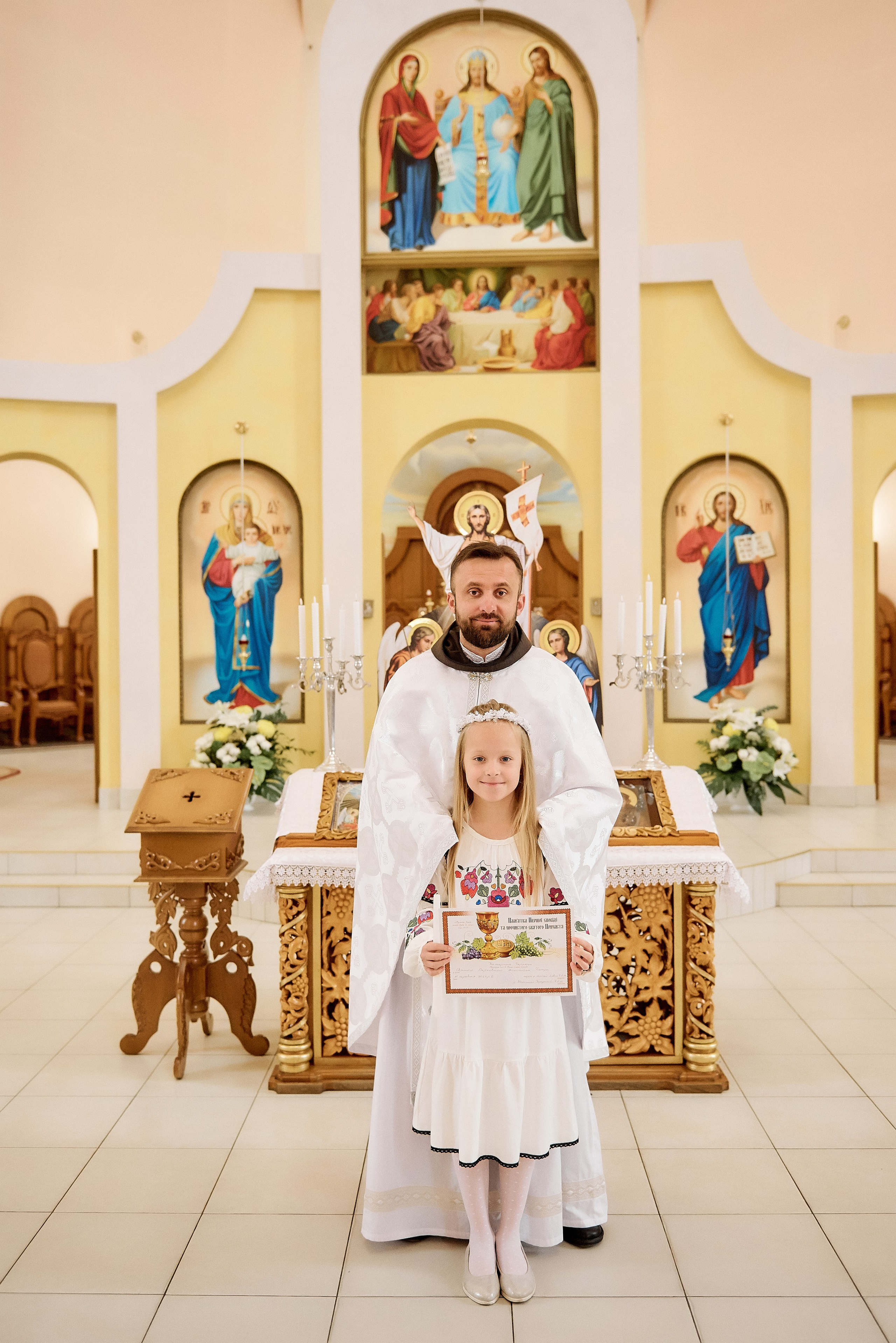 Церква святого апостола Петра. Фотограф новонароджених діток та їх сімей в Тернополі