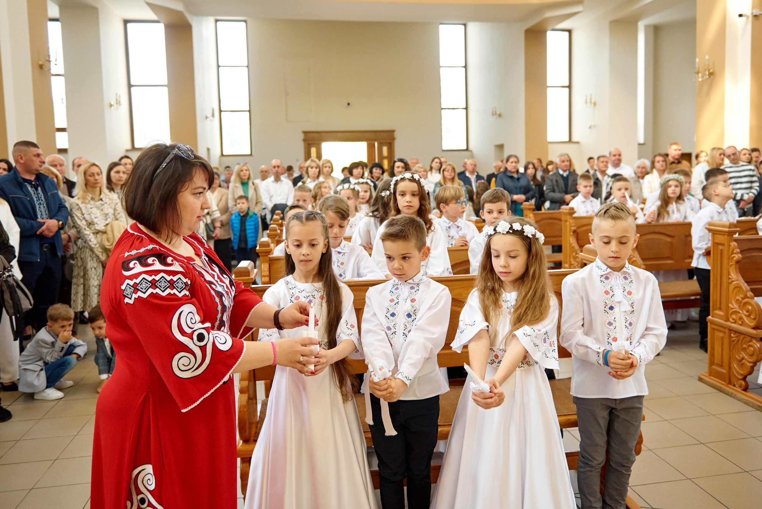 Храм Матері Божої Неустанної Помочі (біля літака). Фотограф новонароджених діток та їх сімей в Тернополі