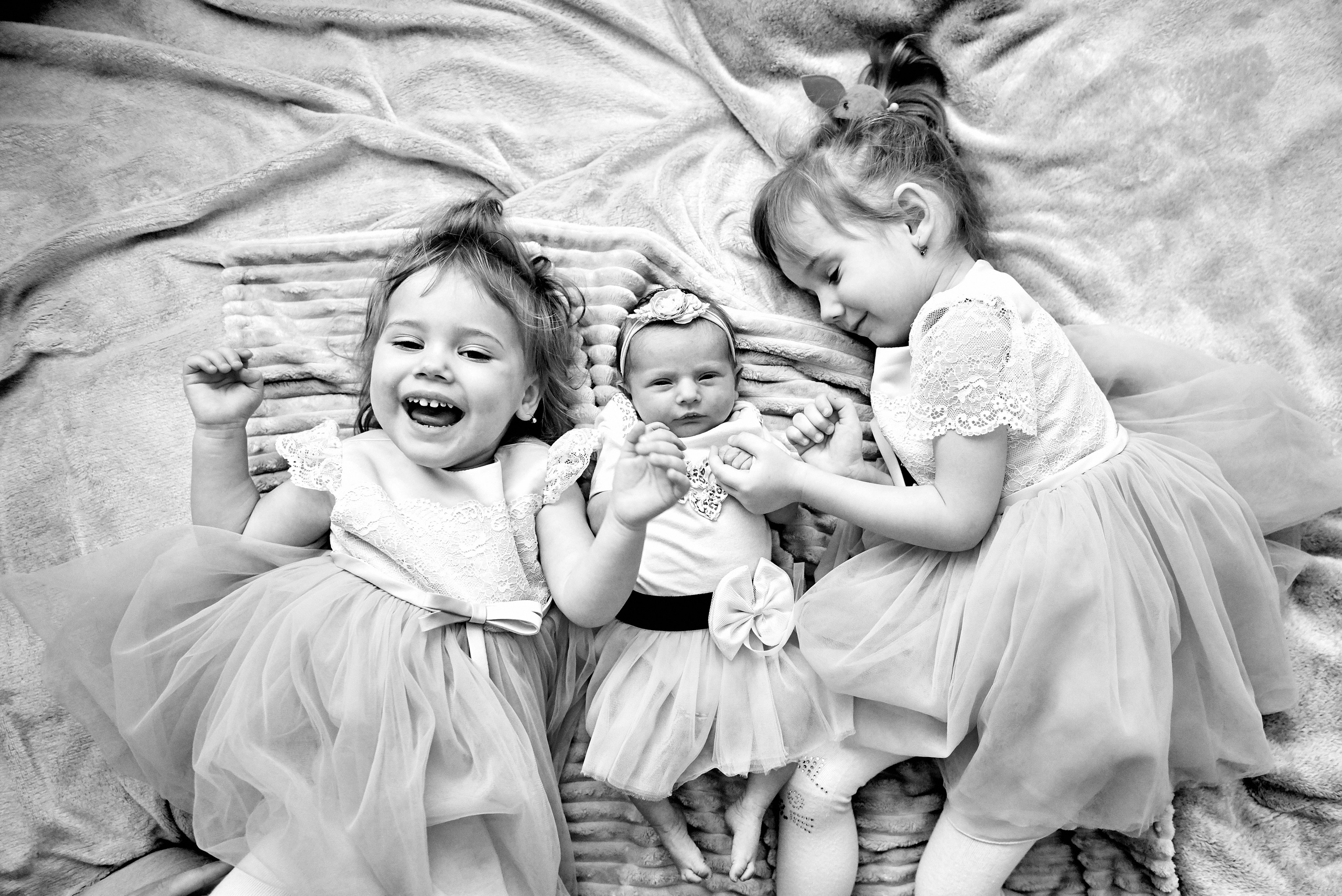 Олена та Влад Емма Єва та Еліна 9 днів життя. Фотограф новонароджених діток та їх сімей в Тернополі